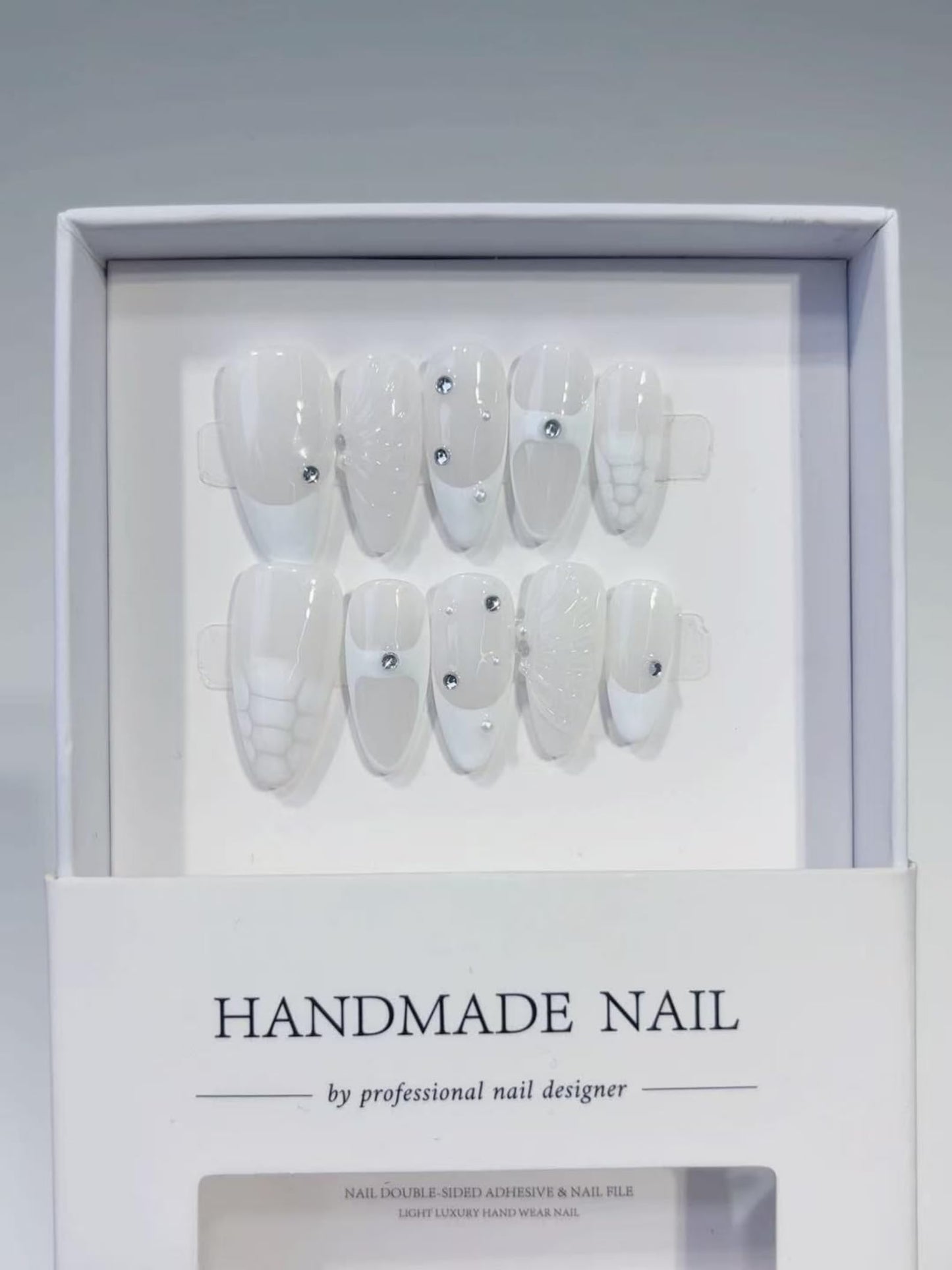 Handmade Armor Wearing White Premium Gradient with Diamond Style Almond Nail Patch Medium Size