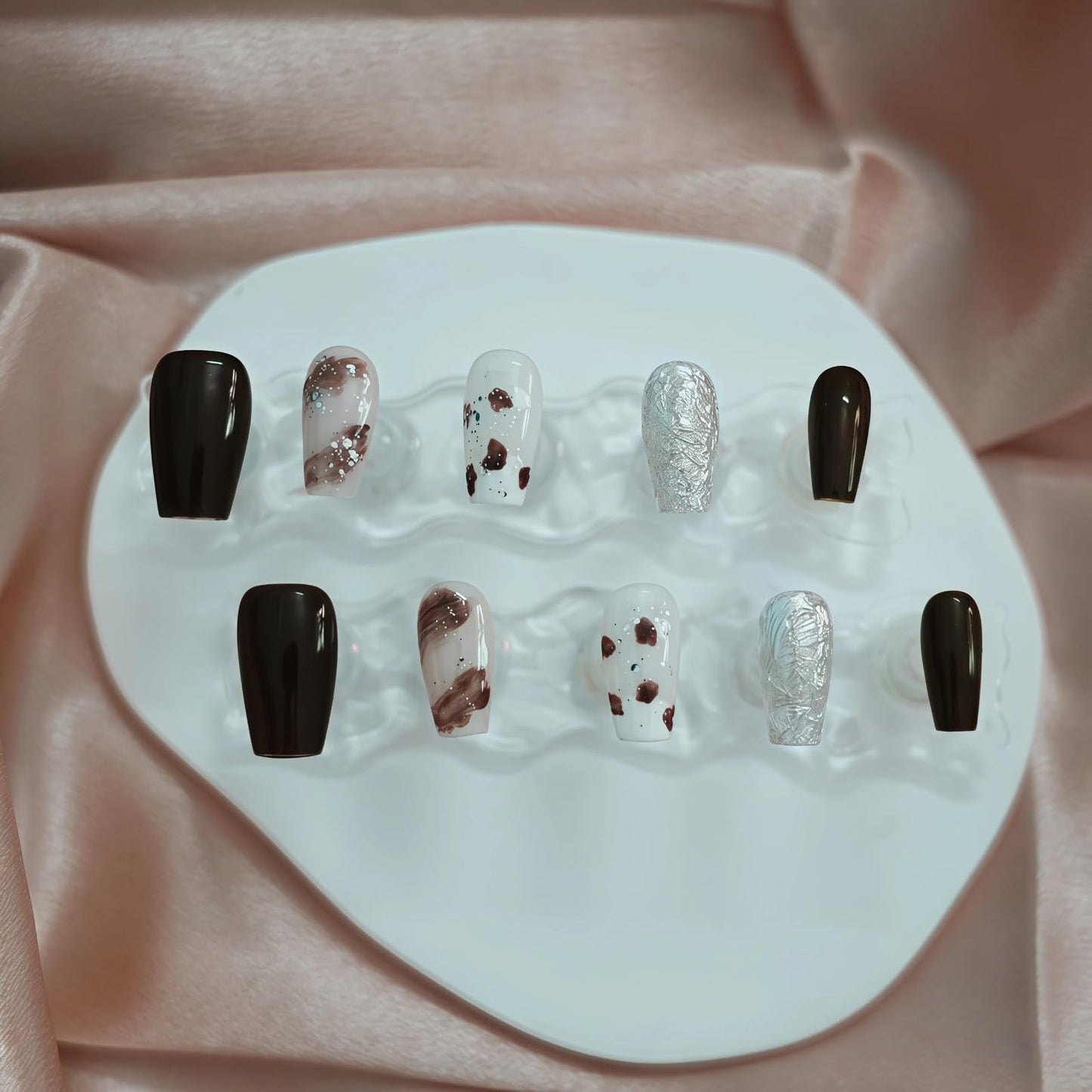 Tesytto Amber Brown Press on Nails - Short Coffin White Sliver Amber Base Handmade Acrylic Nails Vintage Press-on Nails for New Year Holiday(Autumn-Winter Amber, S)