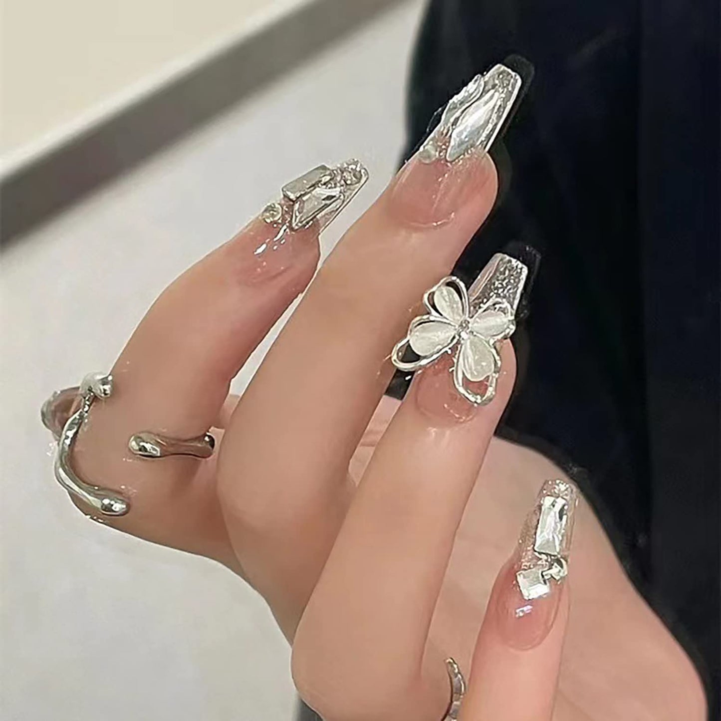 24Pcs Artificial Acrylic Fake Nails With Butterfly Rhinestone Designs, Press on Square Medium Length, Full Cover Reusable Coffin False Set, Women Glue on for Nail Art