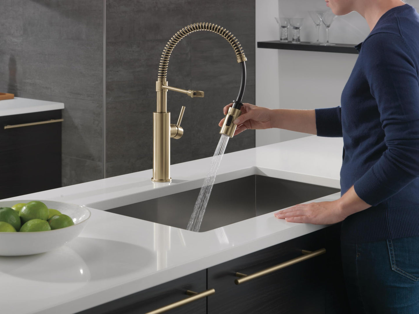 Delta Antoni Pro Style Commercial Kitchen Faucet with Pull Down Sprayer, Single Hole Brushed Gold, Single Handle, Champagne Bronze 18803-CZ-DST
