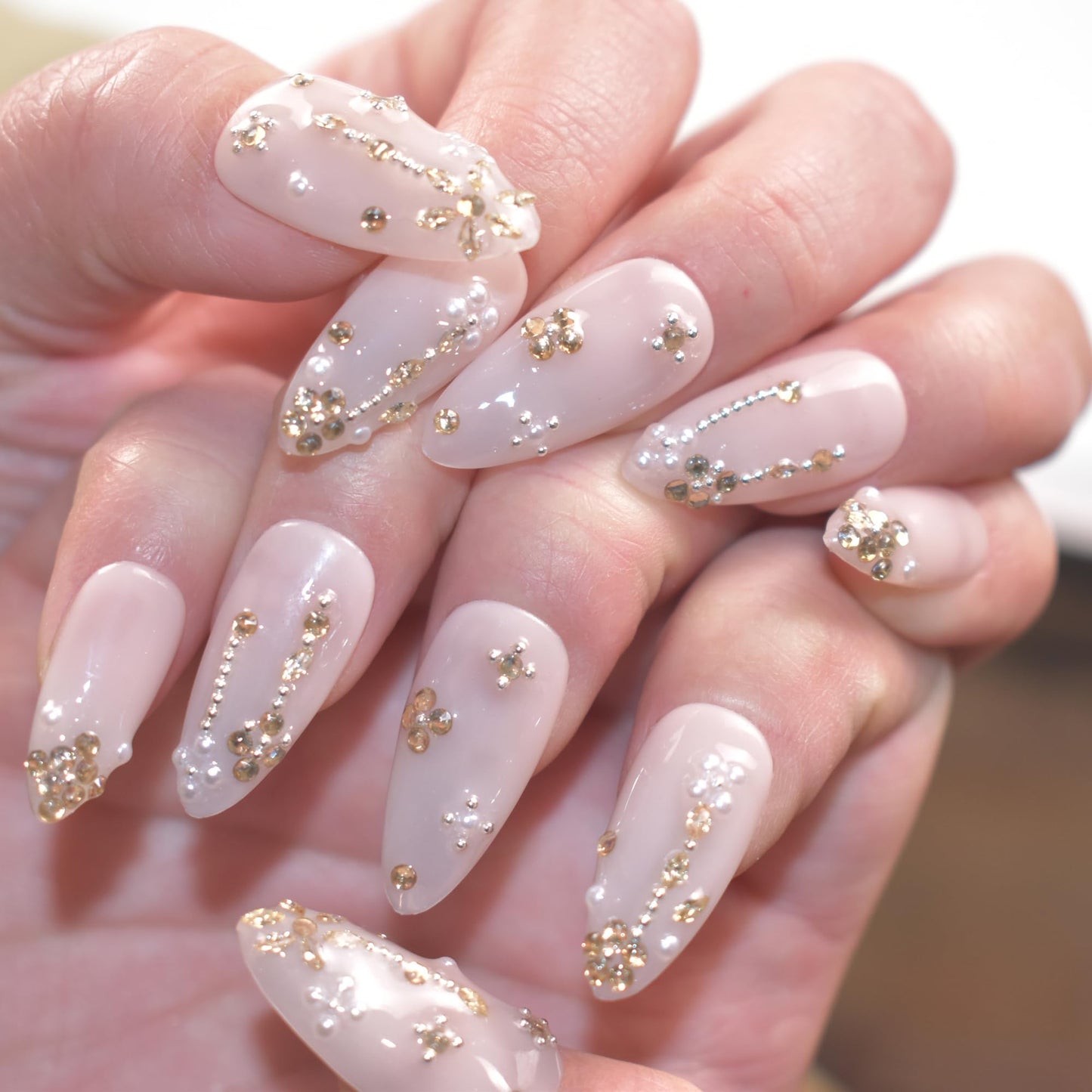 LIFOOST Manual Fake Nails Glossy Pure Color Nude Medium Almond Press On Nail Pile Beads and Rhinestones Luxury False Tips for Women Bride Autumn and Winter Manicure 10 Pcs