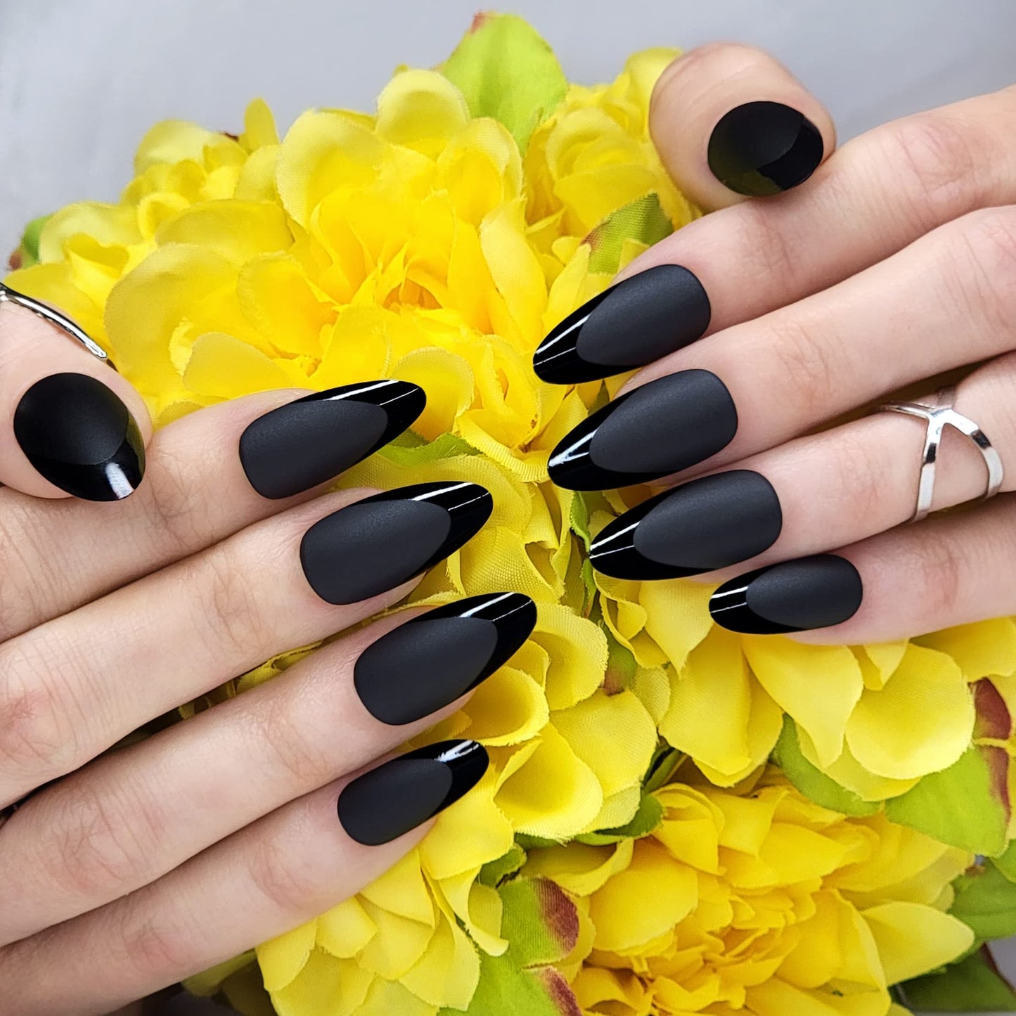 Hypnaughty 24 Pcs Caviar Almond Black Matte Press On Nails with Glossy Black French Tip and Glue Medium Long Pointed Oval False Nails (Caviar)