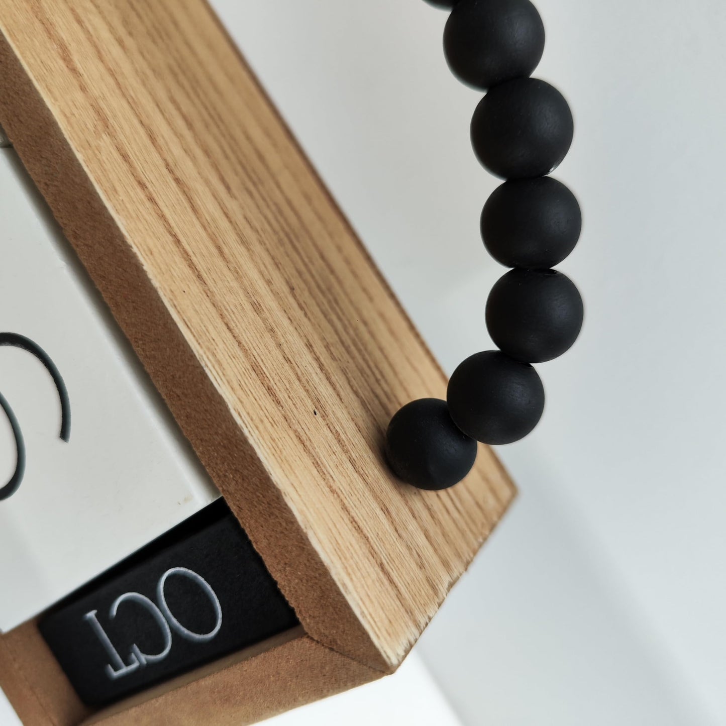 Wooden Perpetual Calendar for Desk, Metal Wood Month Date Display for Teachers, Students, Classroom, Rustic Farmhouse Office Decor, Desk Accessories (Black wood beads)