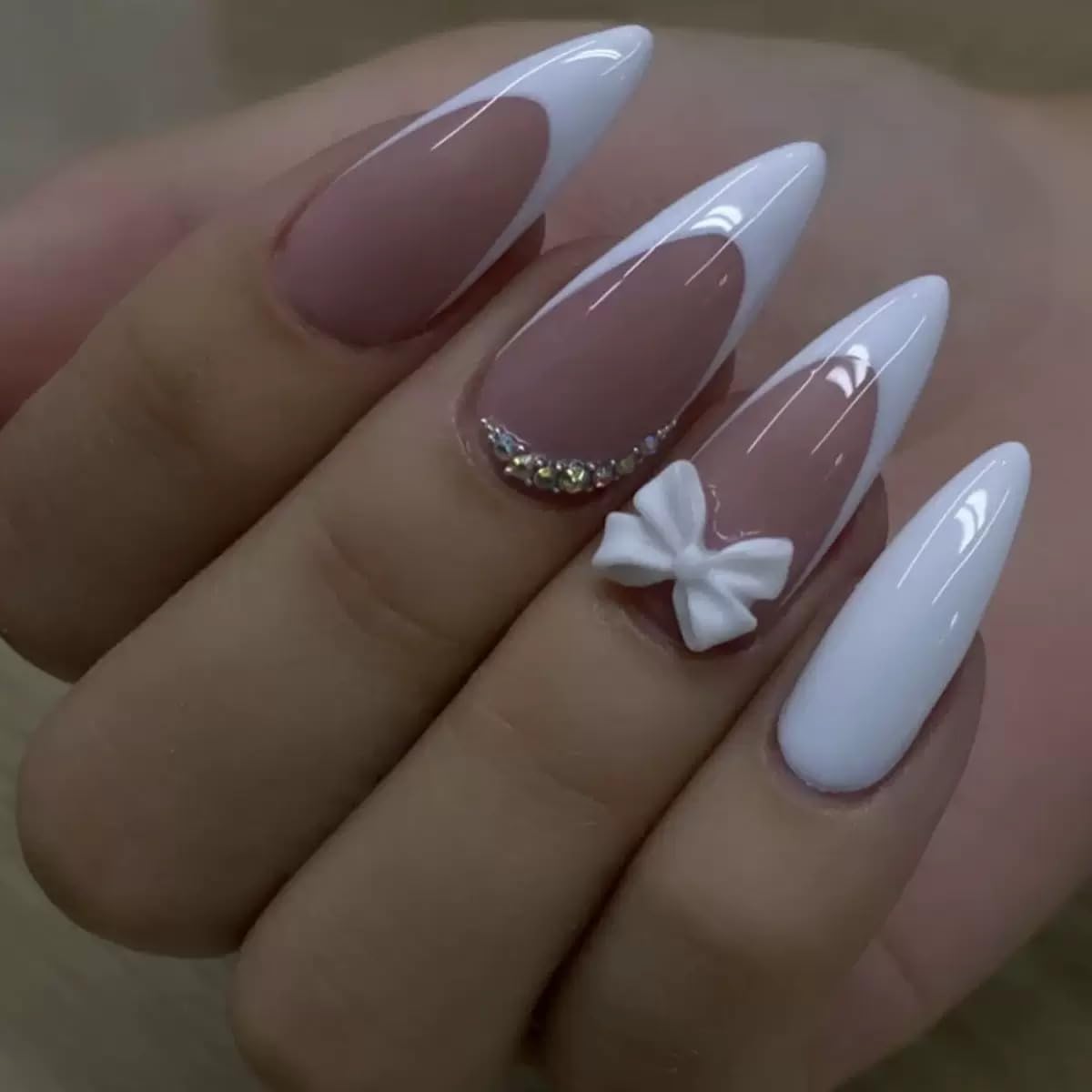 CTTHNBD Press on Nails Almond - Flower Fake Nails with Polka Dot Design - Winter, Ombre Full Cover Stick on False Nails - for Women 24 Pcs