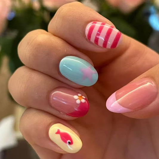 AWDSLUY 24Pcs Cute Summer Beach Press on Nails Short Round Fake Nails with Fish Star Flower Stripe Design Pastel Pink Blue Yellow Glossy False Nails Kawaii Vacation Stick on Nails for Women