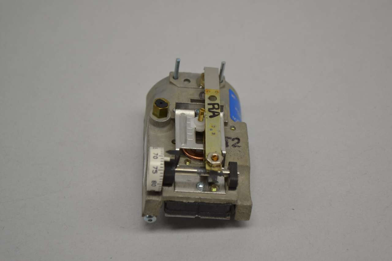 Johnson Controls T-4002-202 Single Temperature High Volume Output Thermostat, Reverse Acting, Horizontal Mounting