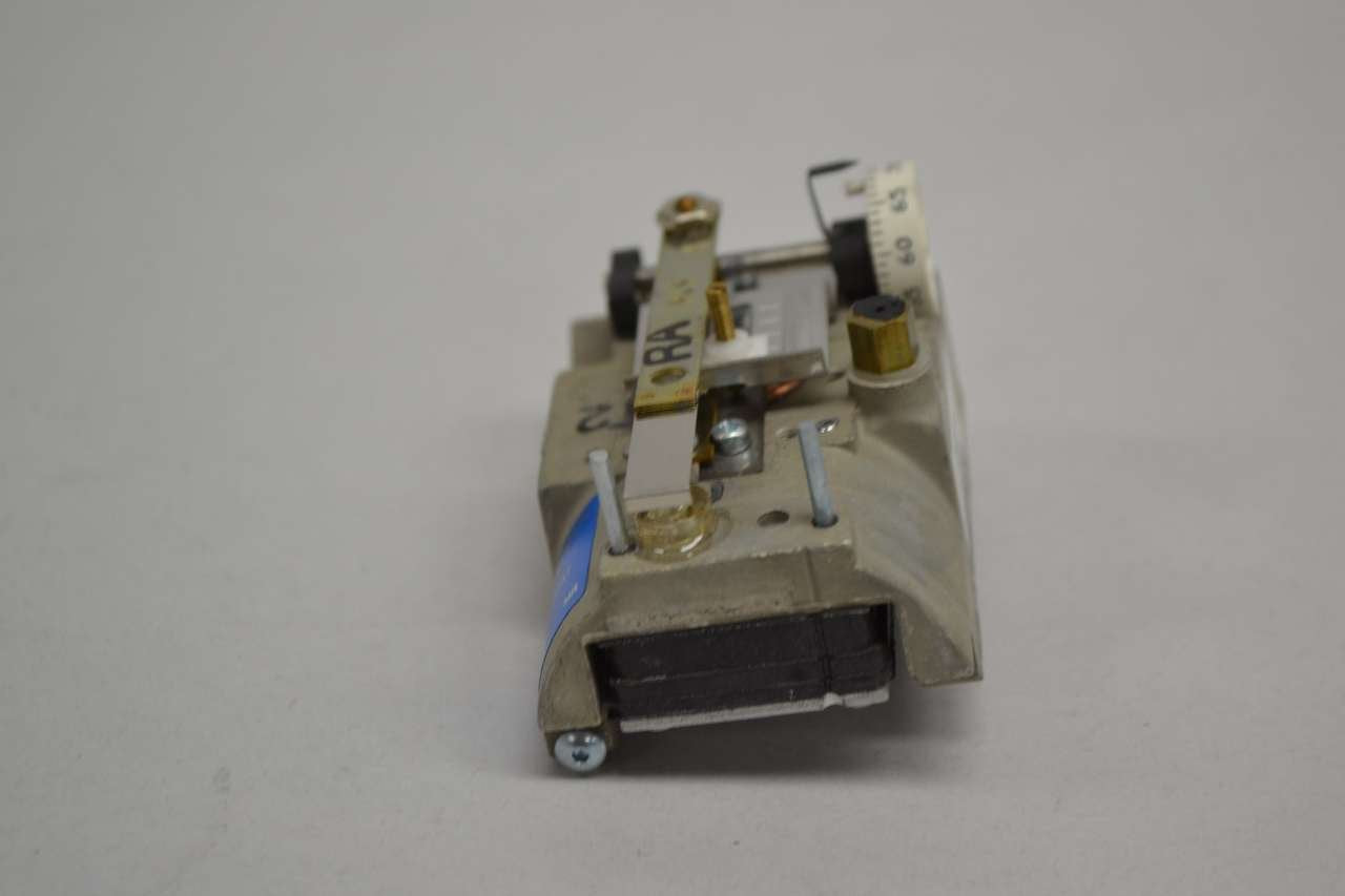 Johnson Controls T-4002-202 Single Temperature High Volume Output Thermostat, Reverse Acting, Horizontal Mounting
