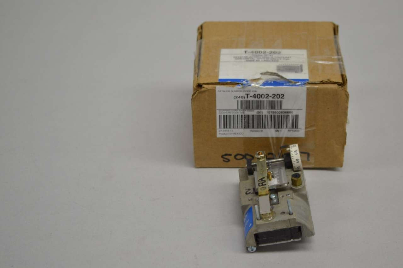 Johnson Controls T-4002-202 Single Temperature High Volume Output Thermostat, Reverse Acting, Horizontal Mounting