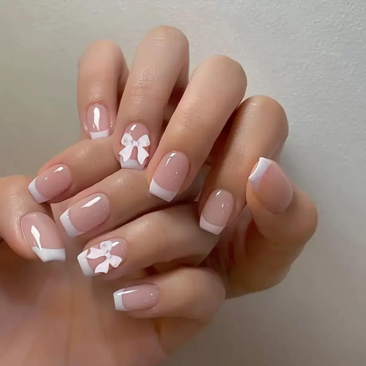 CTTHNBD Press on Nails Square - White French Tip Fake Nails with Bow Charms Design - Short False Nails Press ons - for Women 24 Pcs