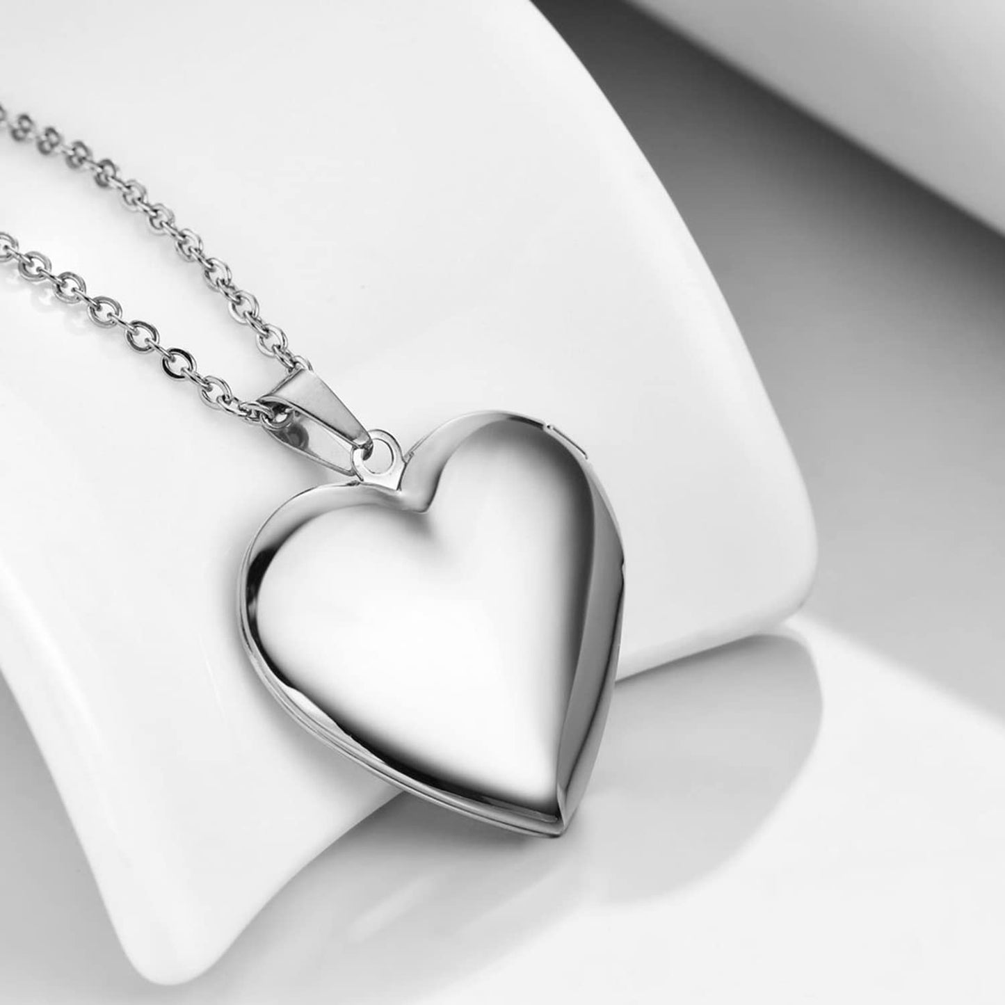 PHOCKSIN Glossy Silver Heart Lockets Personalized Locket Necklace with Custom Text Engraved Photo Locket Necklace for Women Customized Gifts for Mom Daughter