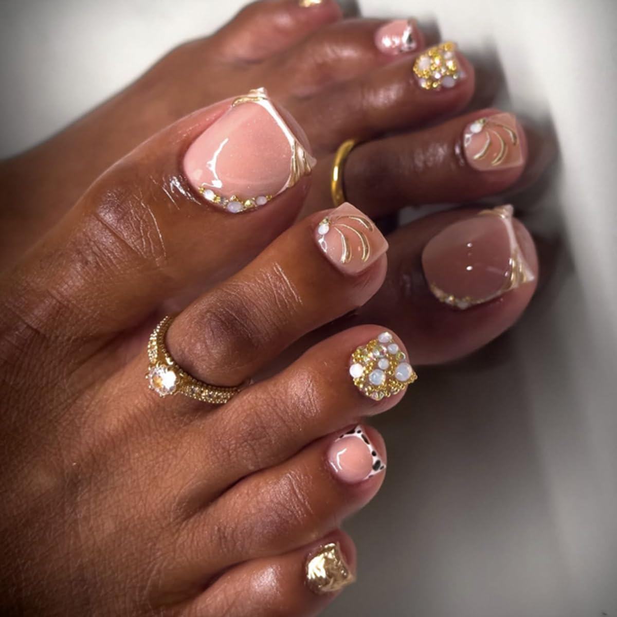 yefiuo Handmade Press on Toenails Gilded White French Toe Press on Nails Tips Kit Fake Toe Nails Press ons False Toenails Rhinestones Acrylic Glue on Nails Stick on Nails for Women Nail Supplies 24Pcs