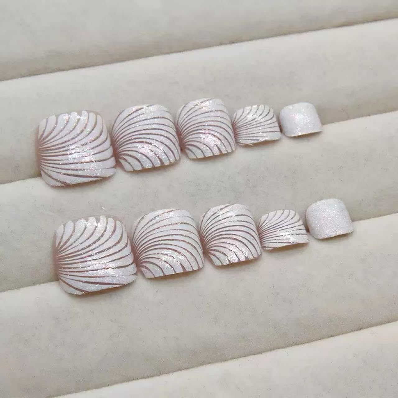 Seashell Pattern Press On Nails, White Glitter False Toenails Set, 24 Pieces Reusable Artificial Nail Tips with Nail File, Multiple Sizes 6-17.5mm