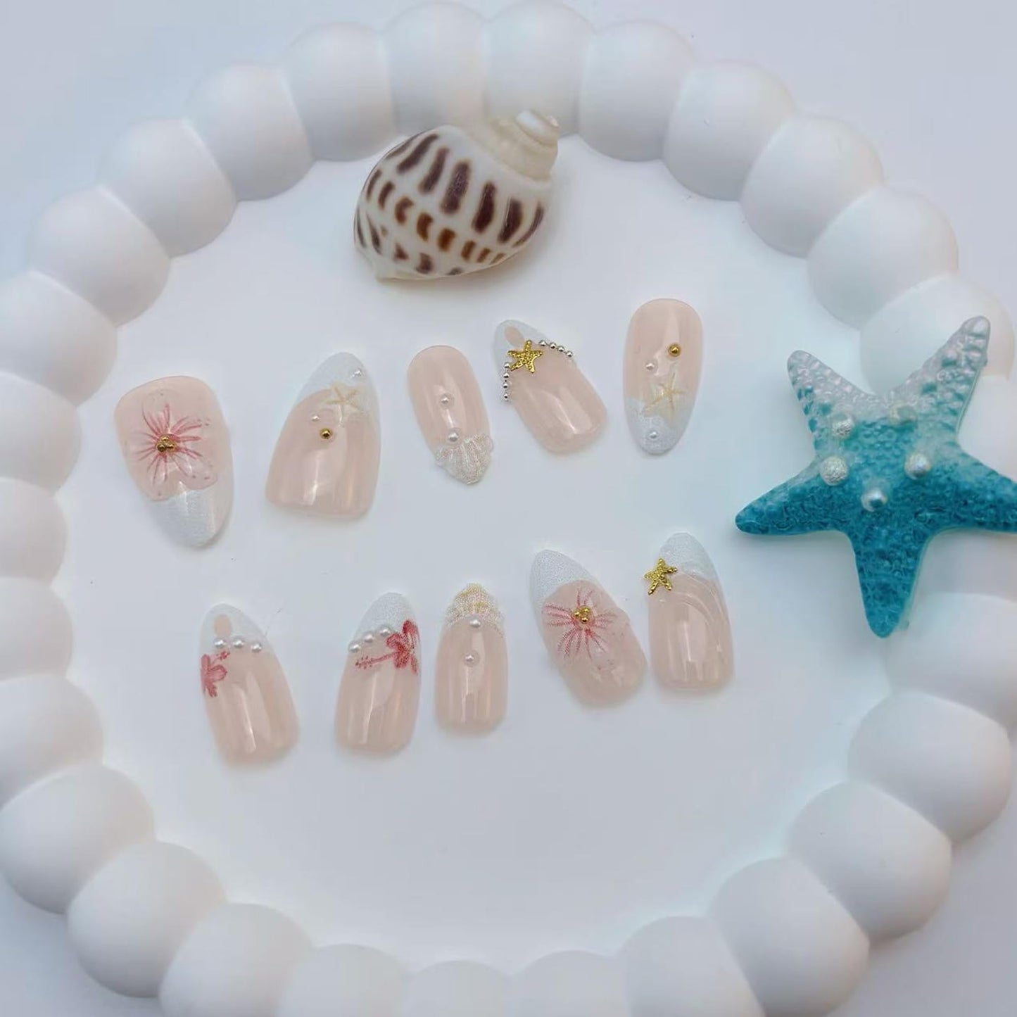 30Pcs Short Almond Press On Nails, Summer Beach Theme False Nails with 3D Pink Flowers, Starfish, Shell, Gold Stars & Pearls, Nude Pink French Tip Acrylic Nail Set for Women DIY Manicure