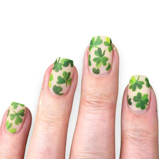 St. Patrick's Day Press on Nails Short Square Shamrocks Fake Nails with design Matte Shamrocks Acrylic Nails for Women DIY Manicure Tips Irish Saint Patricks Day Party Nail Decoration Supply 24Pcs