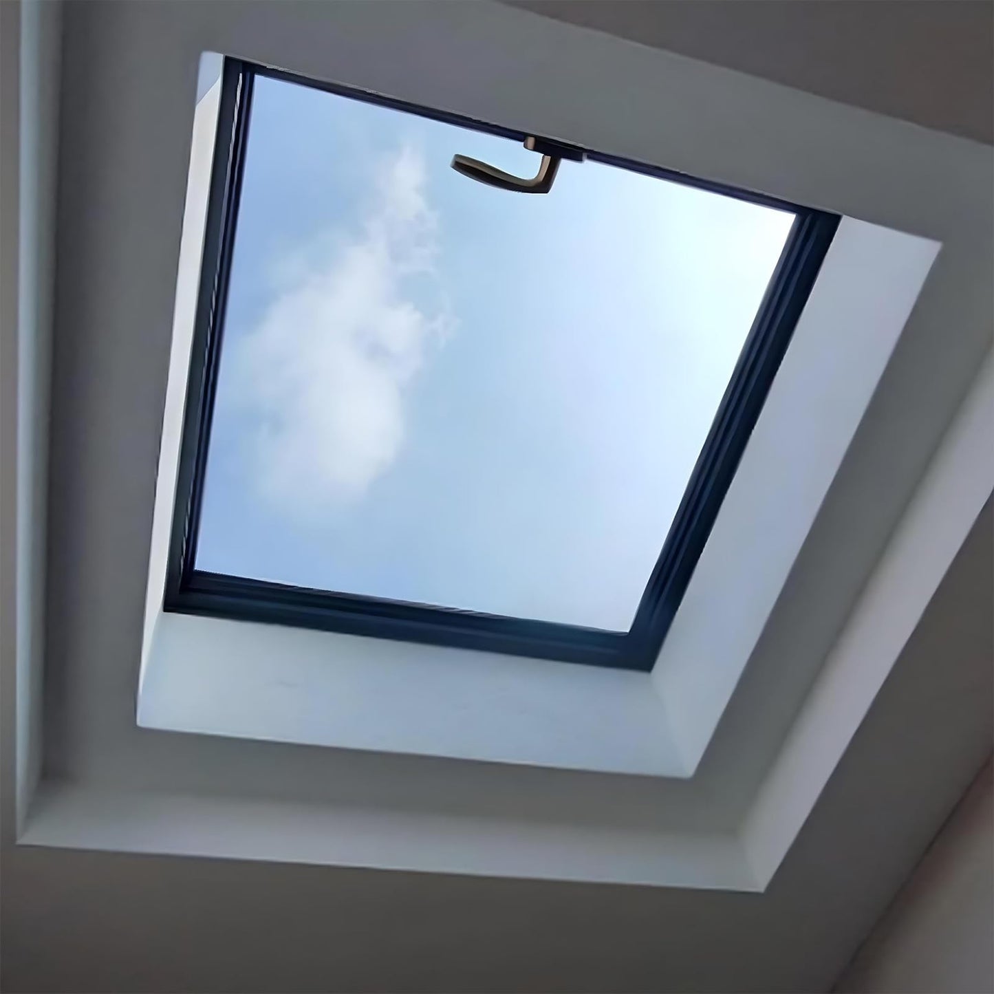 Skylight Roof Window, Tempered Glass Skylight Cover, Aluminum Alloy Frame & Hydraulic Rod, Egress Roof Window with Double-Layer Tempered Glass, for Roof, Attic, Basement, Sun Room(22.8*30.7in/58*78cm)
