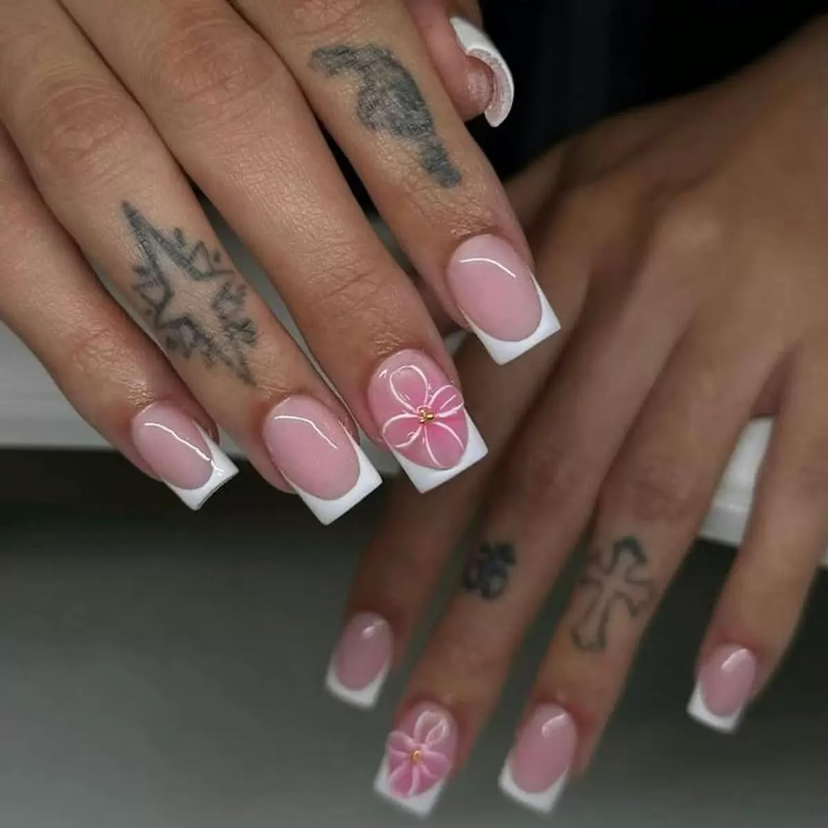 CTTHNBD Square Press on Nails - Short Fake Nails with Flower Design - White French Tip, Spring False Nails for Women - 24 Pcs