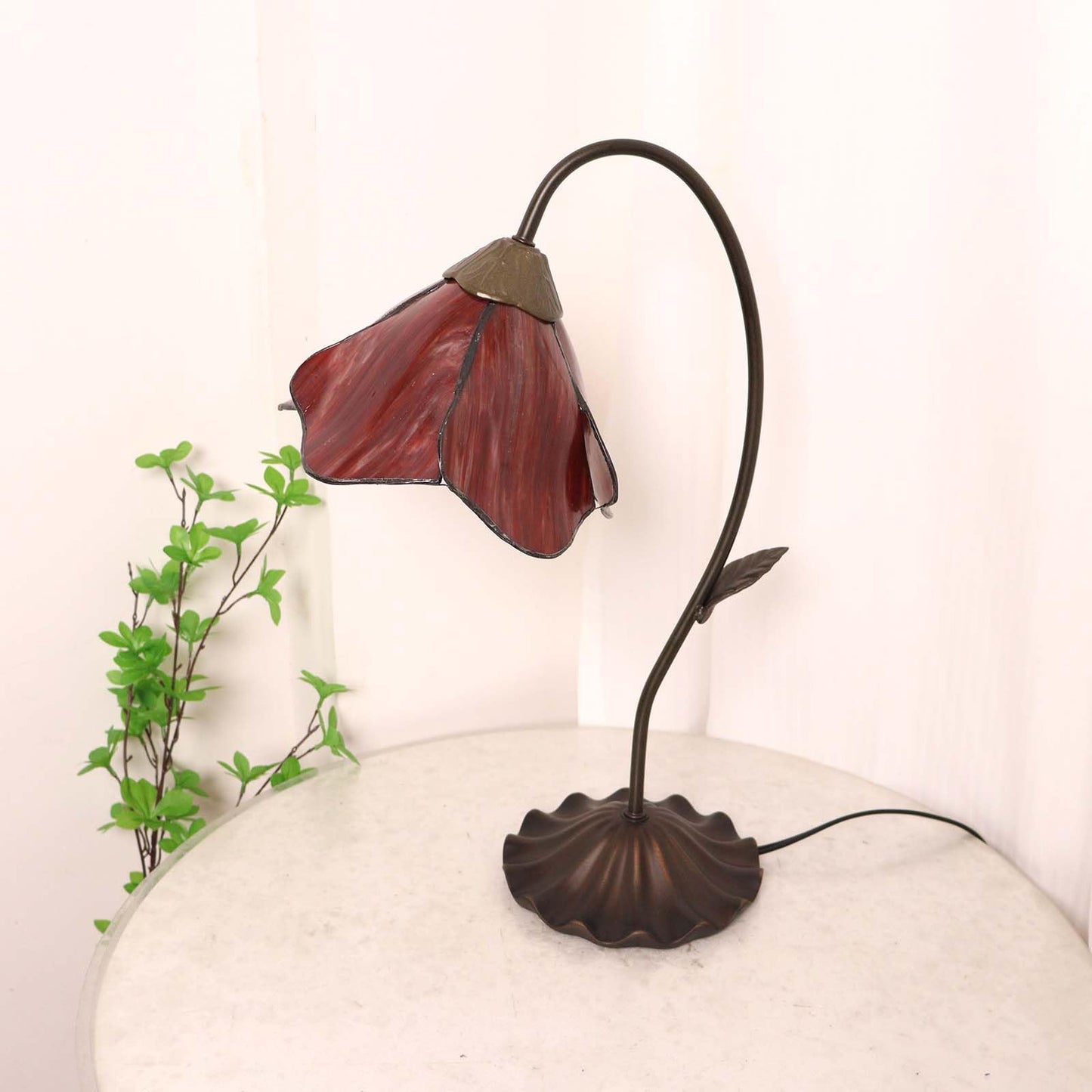 Bieye L12018 Flower Tiffany Style Stained Glass Table Lamp with 8-inch Wide Bent Glass Lampshade Lily Pad Base (Red, 1-Light)
