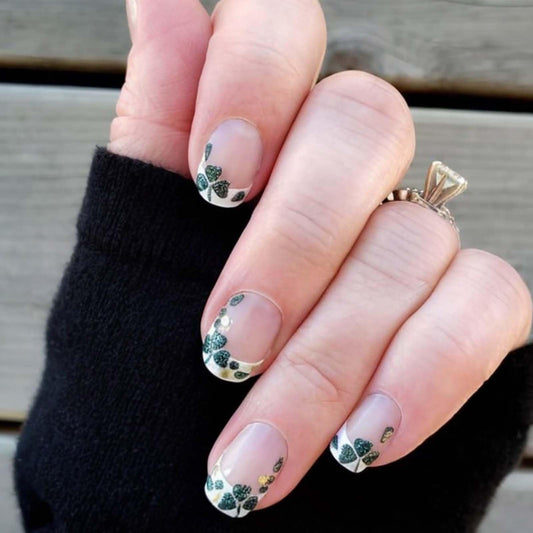 24Pcs St. Patrick's Day Press on Nails Short Square French Tip Fake Nails with Shamrock Designs Full Cover False Nails Dark Green Lucky Clover Acrylic Glue on Nails for Women Saint Patrick Nail Decor