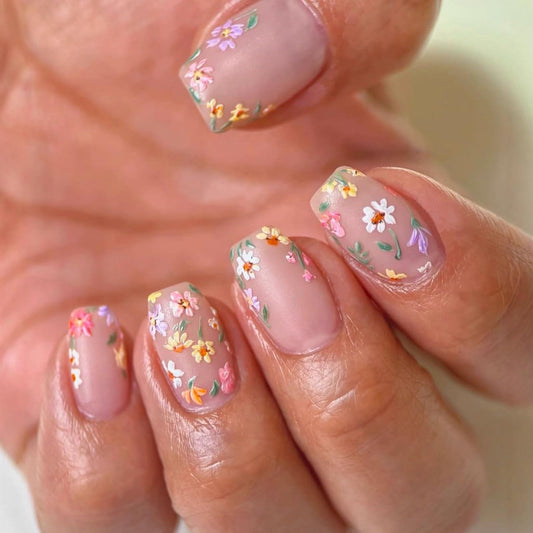 Short Press on Nails Daisy Flower Fake Nail Matter Glue on Nails Square Floral False Nail Spring Full Cover Stick on Nails Artificial Reusable Acrylic Nail for Women 24Pcs