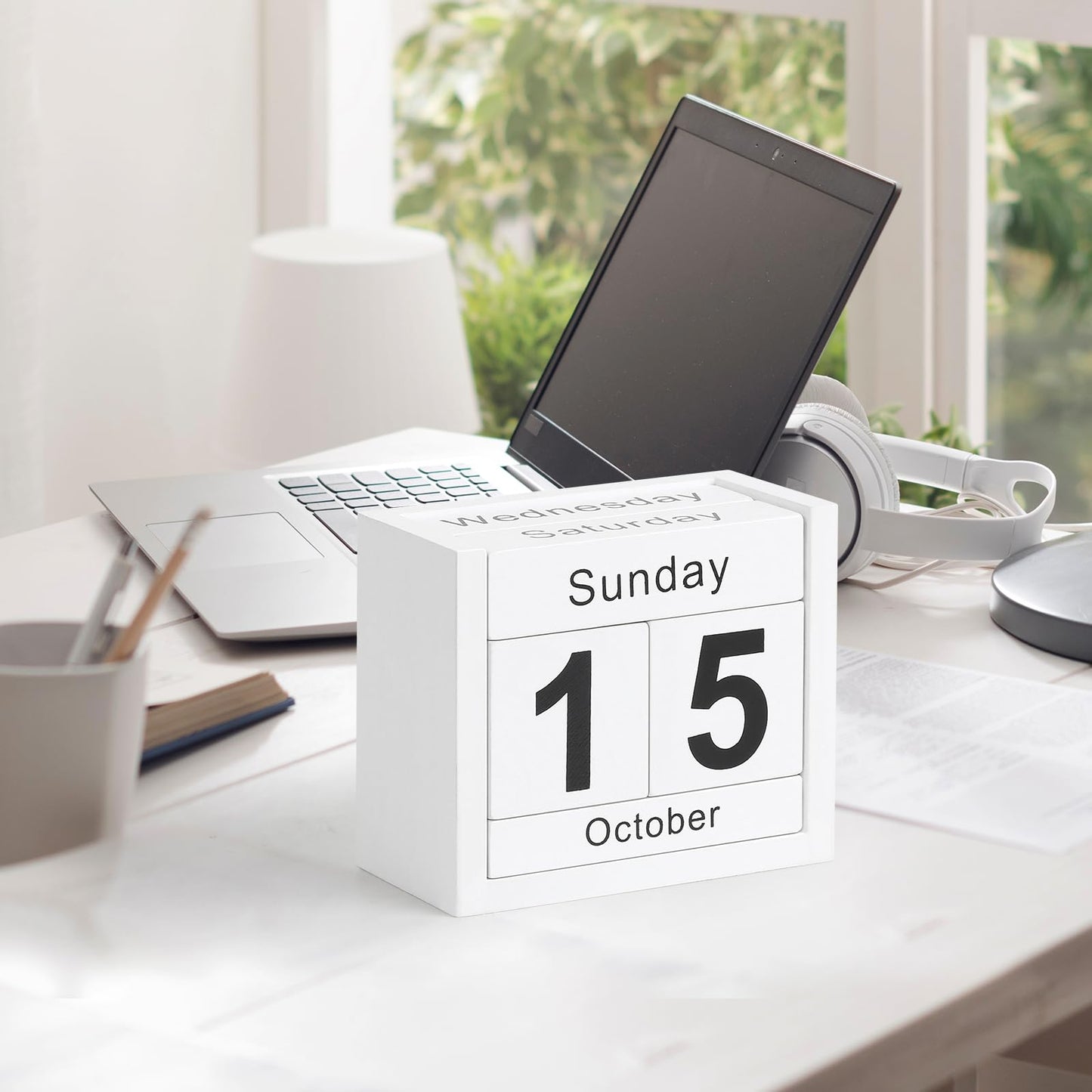 DEERINE Wooden Block Calendar for Desk, Daily Desktop Perpetual Desk Calendar, Cute Date Display Blocks Desk Accessory for Home Office Decor, Teacher, Classroom, Reusable Yearly, White