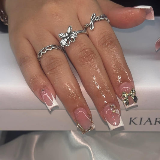 24Pcs Bow Press on Nails White French Tip Fake Nails Short Nail Press ons with Rhinestone Flower Design Square Stick on Nail for Women Manicure 24Pcs