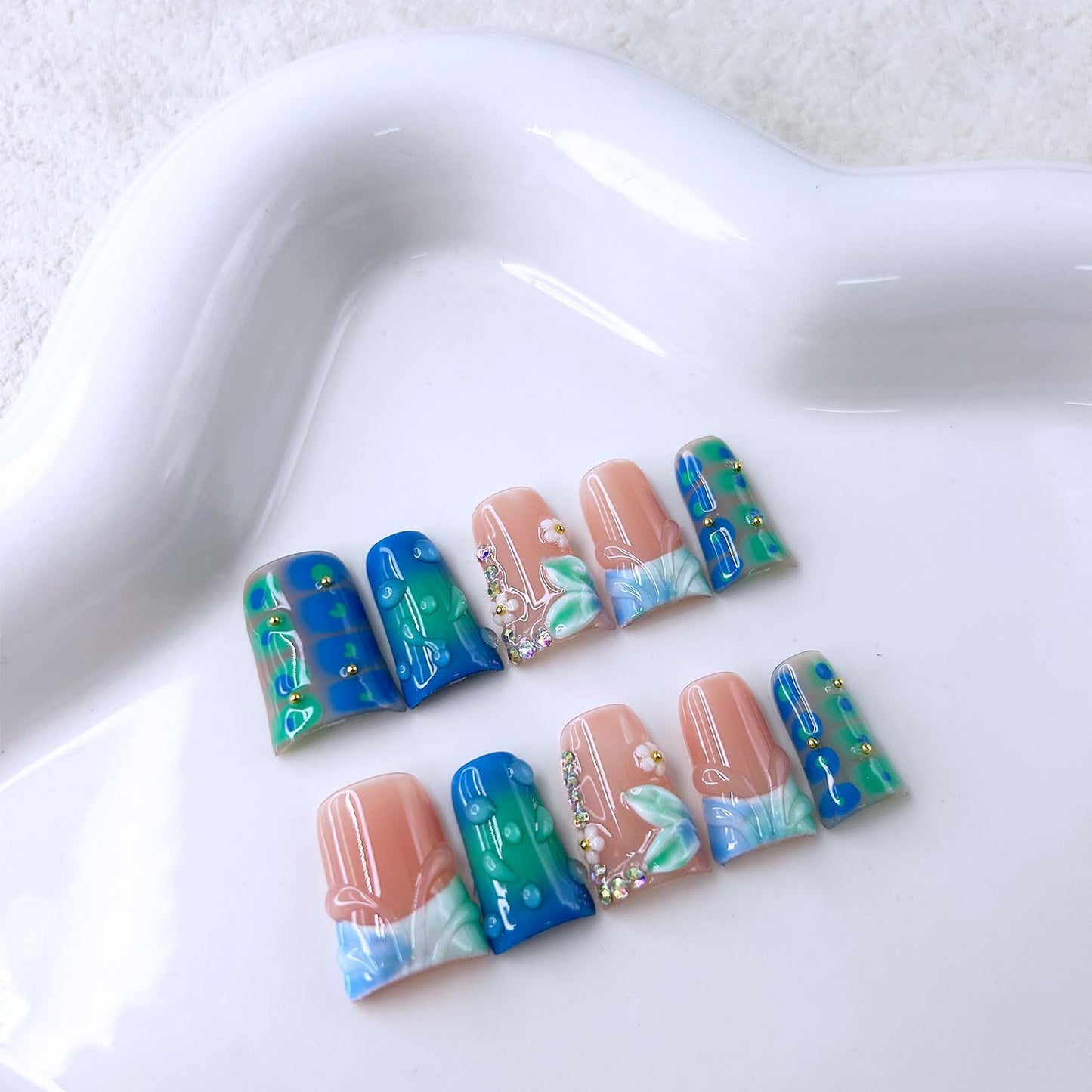 Handmade Duck Press on Nails Medium 3D Flower Rhinestone Designs False Nails with Glue,Droplet Shape Pattern Glossy Flash Gradient Full Cover for Women 10 Pcs Reusable Acrylic Stick on Nails (Size S）