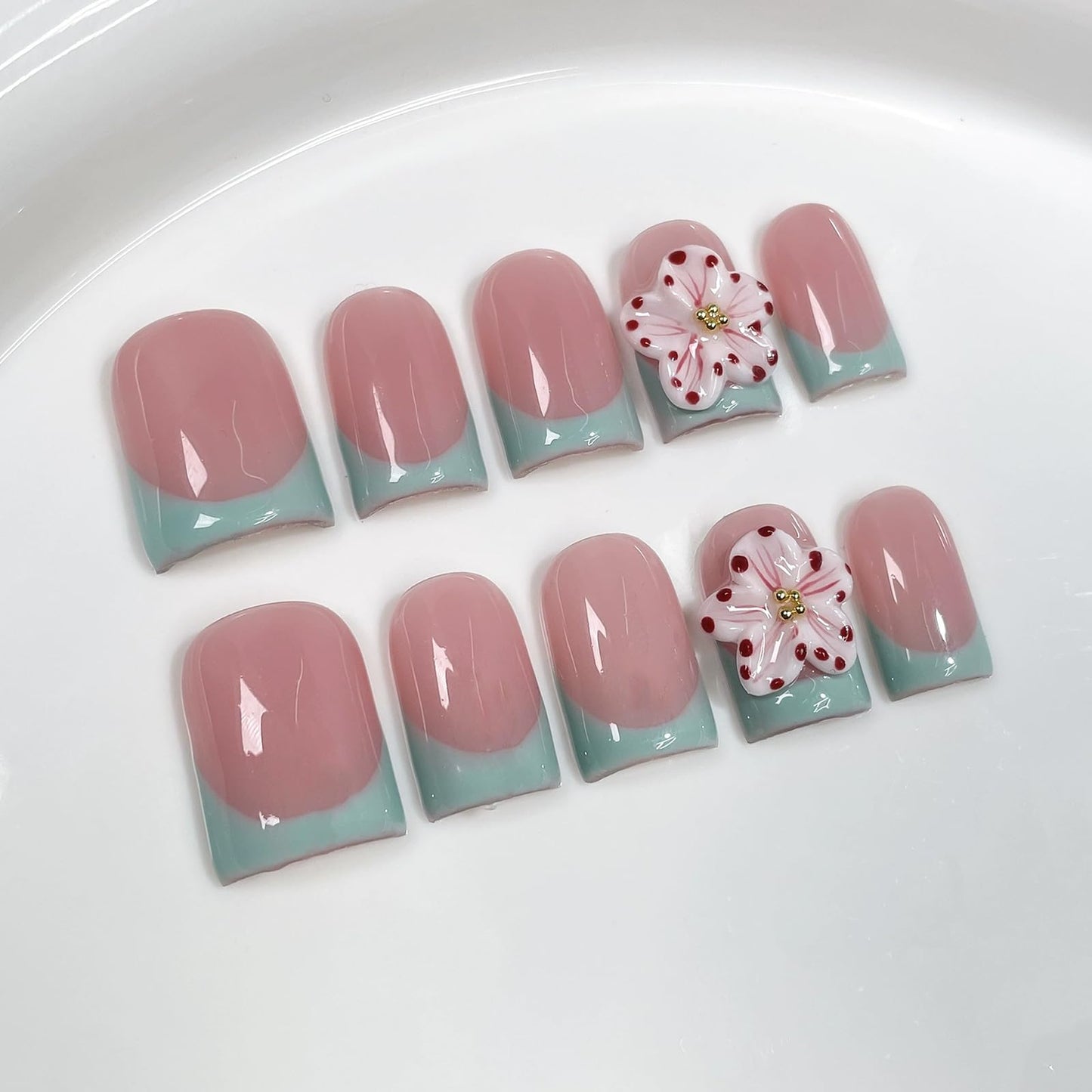 Square Short Press on Nails Handmade Fake Nails Green French Tip with 3D Flower Designs luxury Glossy Cute Acrylic Nails for Women 10pcs (Size M）
