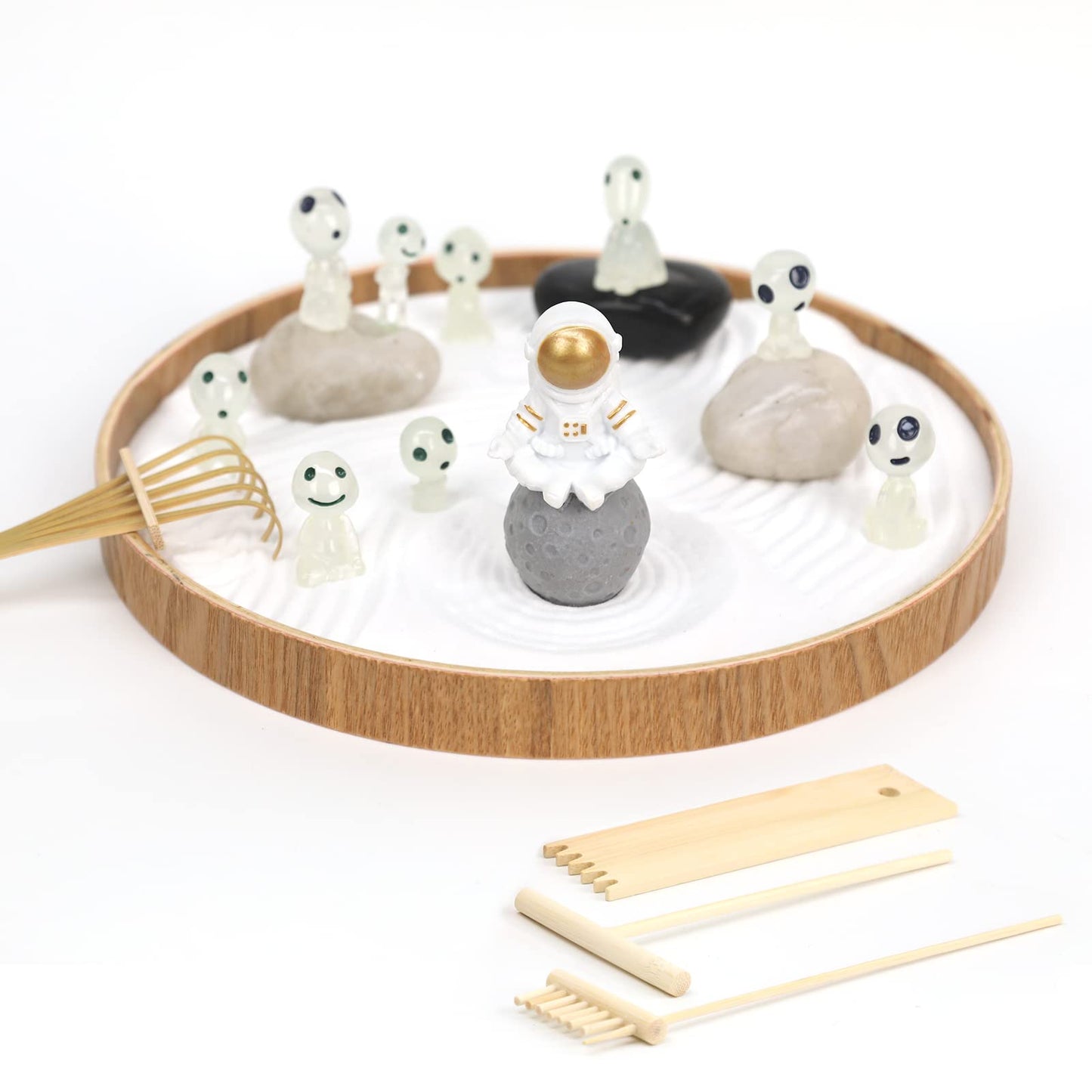 FOLKOR LIFE Desktop Zen Garden Kit, Outer Space Themed Zen Decor Sand Tray with Astronaut Statue and Aliens Figurines, Spaceman Planet Tabletop Ornament Zen Gift Meditation Gadget for Home Office