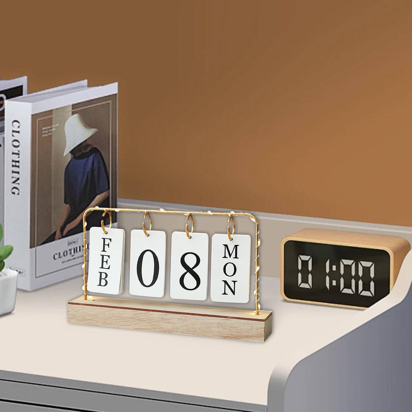 Flip Wooden Perpetual Calendar Gold Metal Stand with Paper Monthly Daily Calendar with Light For Daily Office Home Decor Reusable Office Accessory