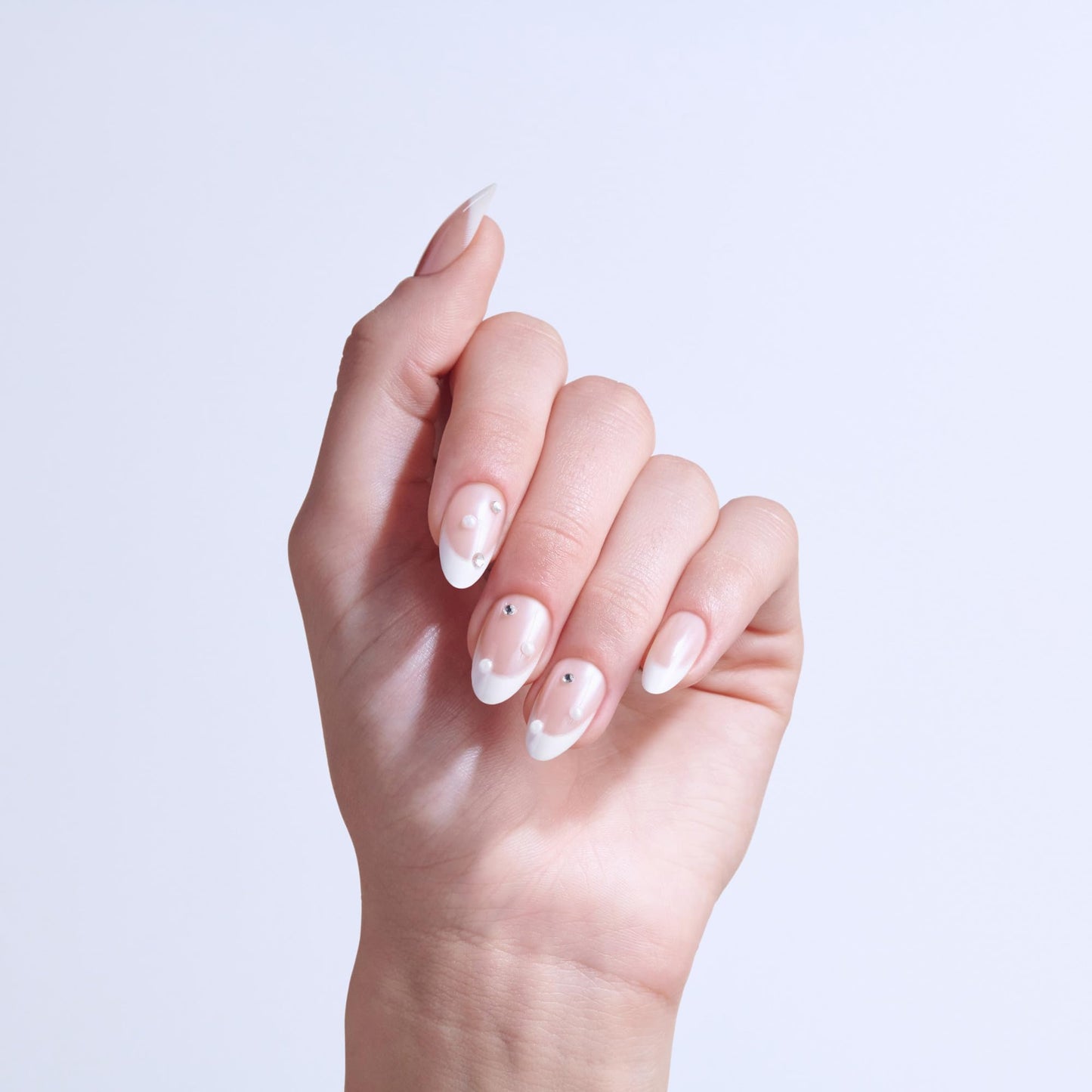 Kiss Glam, Press On Nails, Nail glue included, 'Serendipity Awaits', White, Medium Size, Almond Shape, Includes 32 Nails, 2g Glue, 1 Manicure Stick, 1 Mini File