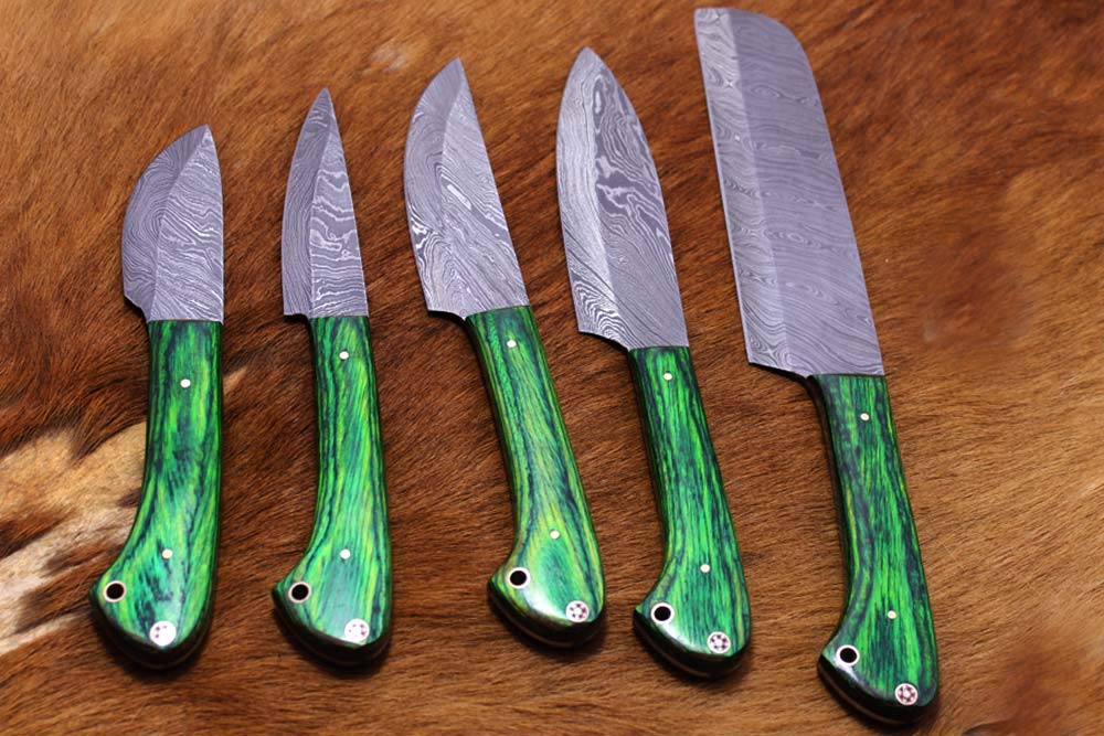 5 pieces Custom made hand forged Damascus steel blade kitchen knife set, Green colored wood scale, Overall 45 inches Length of Damascus sharp knives (10.6+9.6+9.0+8.0+7.6)Inches, Leather suede sheath