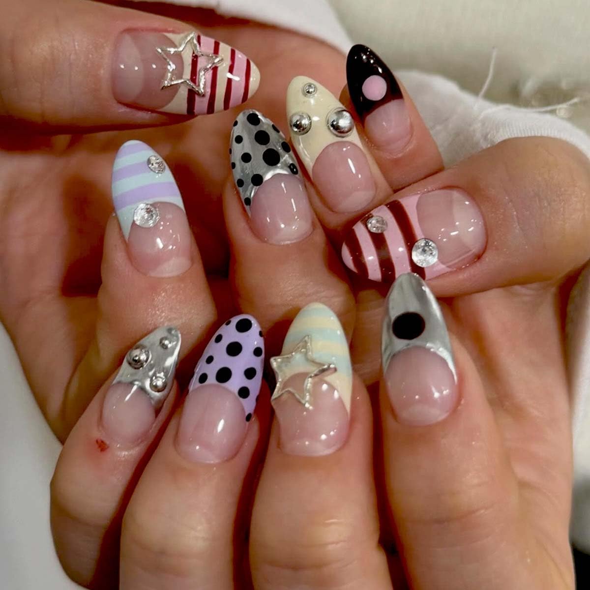 LINMEIZAI 24 Pcs French Tip Press on Nails Short Almond Y2K Fake Nails Press ons Nail Tips Glue on Nails Acrylic Nail Kit with Rhinestones Styles Design False Nails Stickers Nail Art for Women