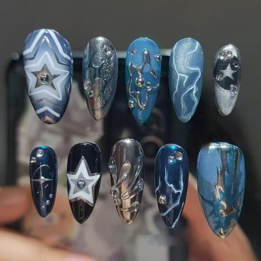 Mkwntg 24Pcs Rippling Starry Sky Press on Nails 3D lines Deep Sea Fake Nails Blue Full Cover Acrylic False Nails Silver Chrome Ombre Glossy Glue on Nails Gothic Y2K Stick on Nails for Women Manicure