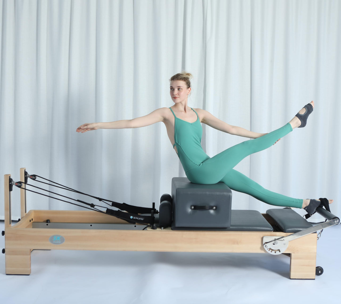 ZGSDTF Pilates Reformer Sitting Box 27.4 x 15.6 x 11.2 inches, Pilates Equipment Accessories, Suitable for Home Workouts and Professional Studio Use (Off-White)