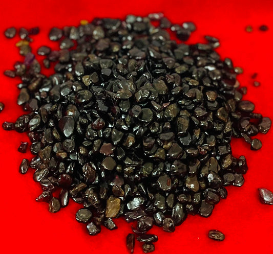Indian Consigners Natural Crushed Polished Tumbled Gem Stone Chips, Decoration & Healing Crystals (Garnet)