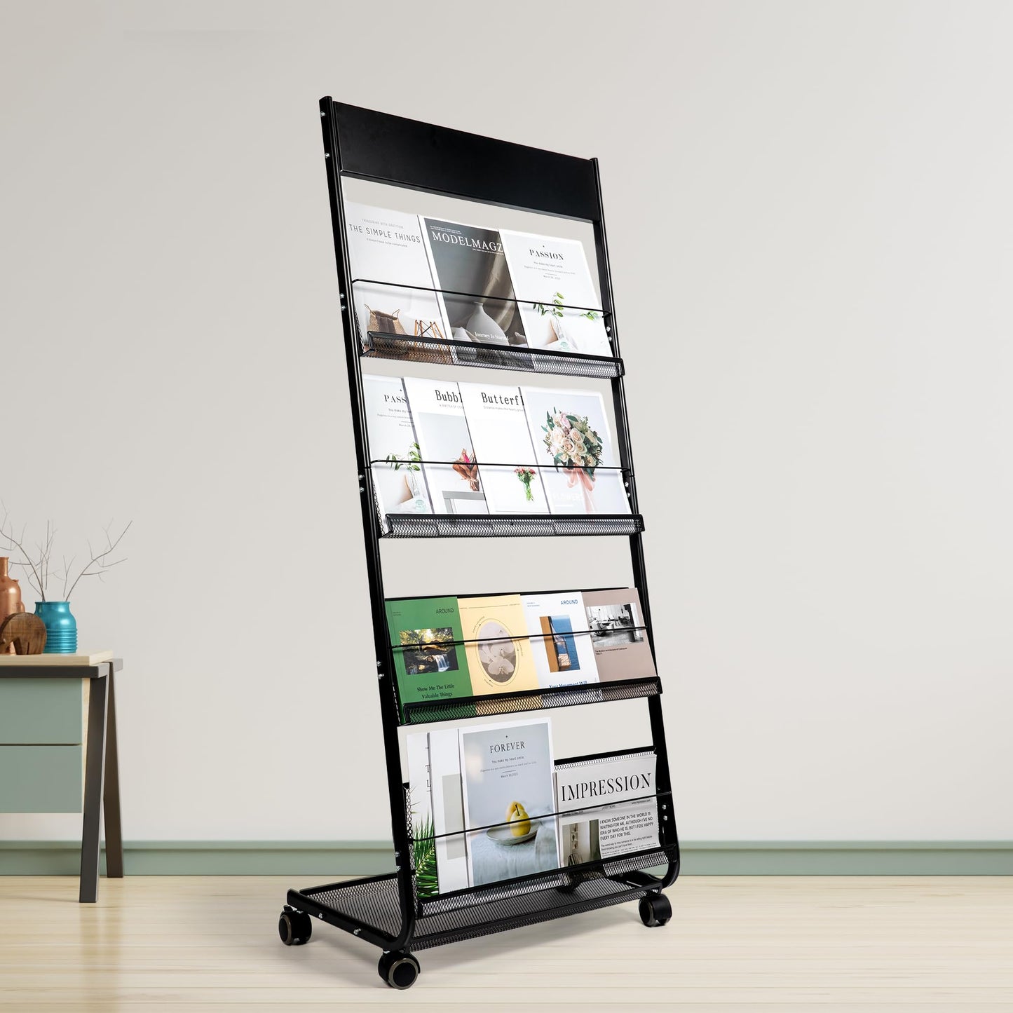 KIZECK Floor Magazine Rack Brochure Display Stand 4-Layer With Wheels And Top Billboard, Newspaper Magazine Holder High-Hardness For Office Exhibitions, Black (57.5''*25''*13.2'')