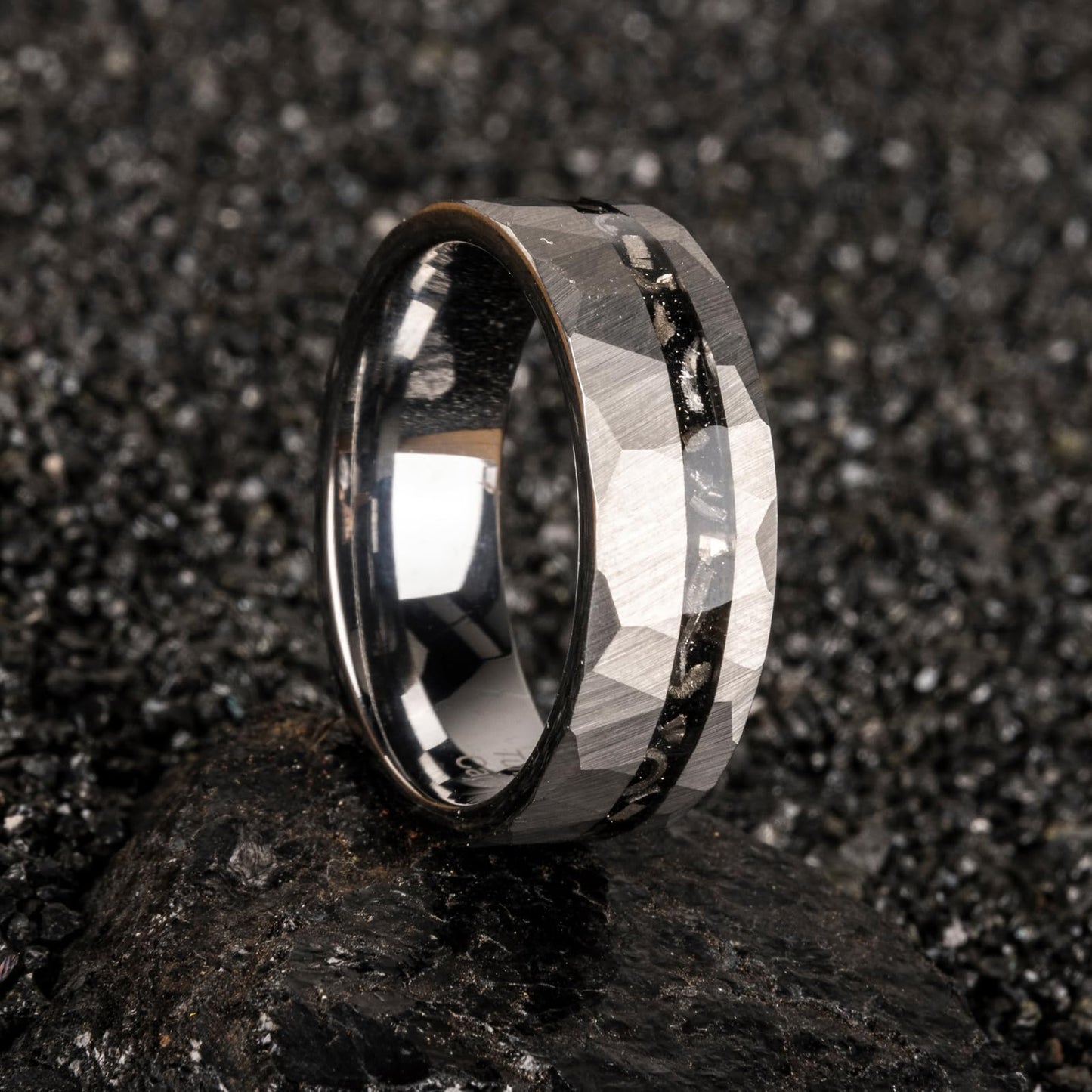 JEWPER 8mm Men Womens Wedding Band Tungsten Rings silver Hammer pattern Fashion Promise Carbide Inlaid Iron Filings Matte Finish Edge Comfort Fit size(10)