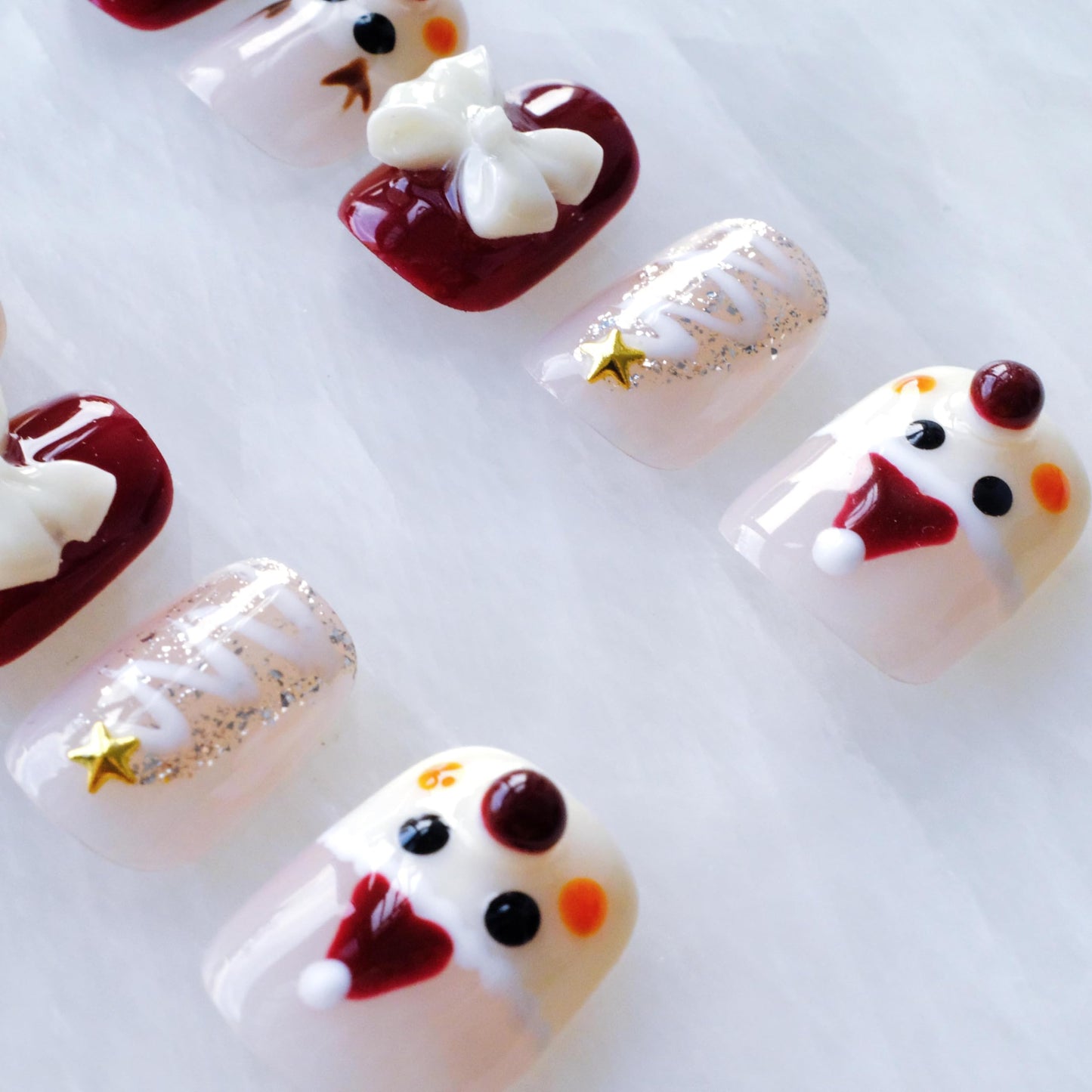 [GLORS] Christmas Press-on Nails, Short Square Festive Design, Holiday Nail Art Set with Reindeer and Bow, 10 Pieces (Small, SS)