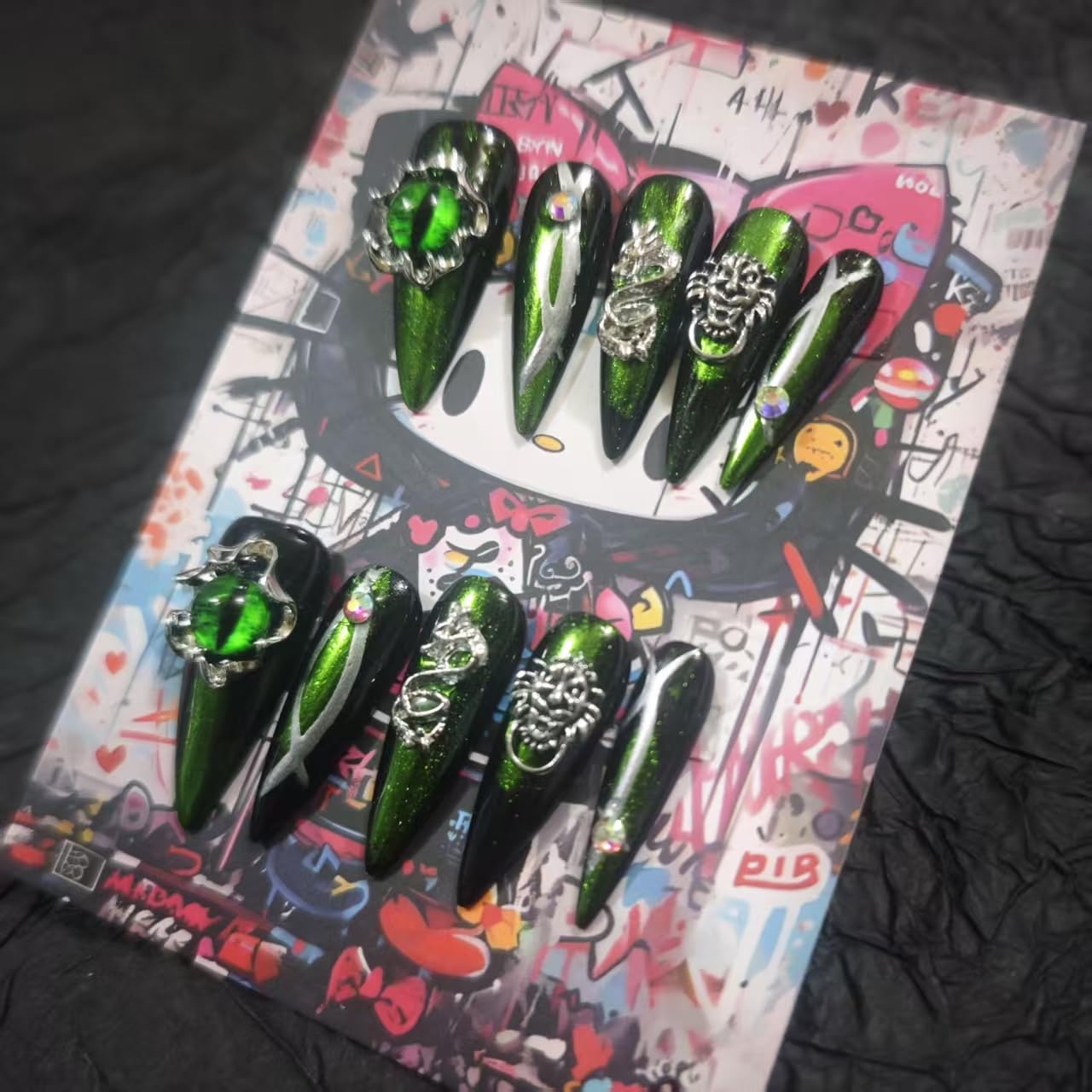 Handmade Press On Nails 10Pcs Dark Gothic Style Manual Vertical Pupil Fake Nails for Women Party Holiday Photo 3.2CM Size M