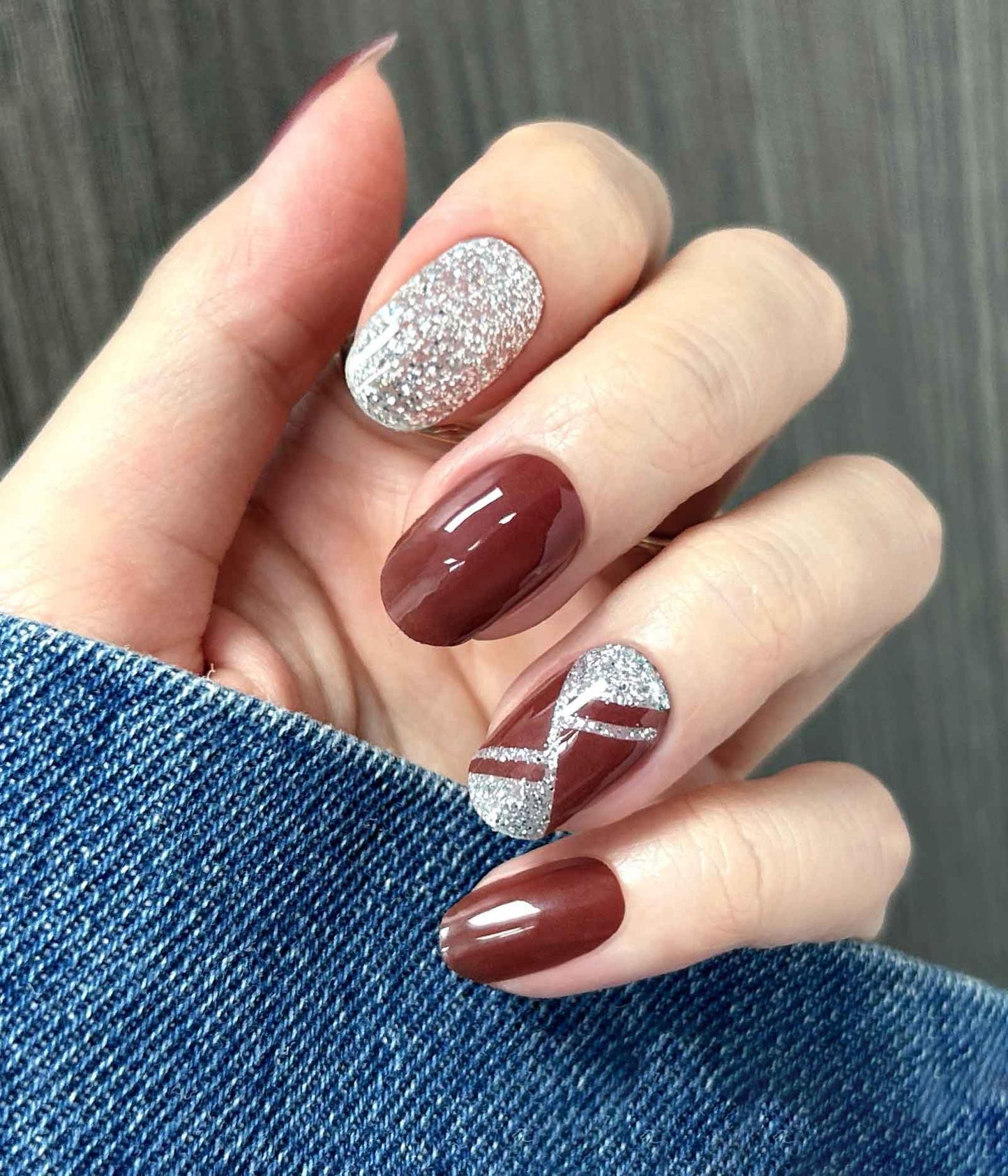 ruyeefam Nail Polish Strips (No UV Lamp Needed) - 22 Pcs Salon Quality Gel Nail Stickers - Long Lasting Wraps (Silvered Wine)