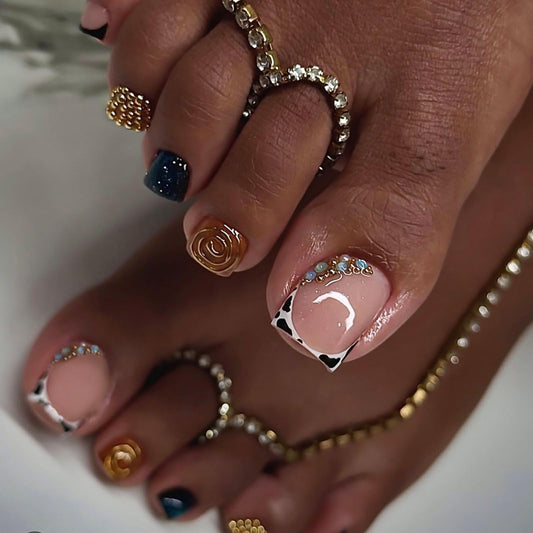 RUOKEXIN Toe Nail Press ons, Short Press on Toenails French Tip Fake Toenails with Gold Rhinestones Designs Square False Toenail Sparkly Artificial Nails for Women 24Pcs