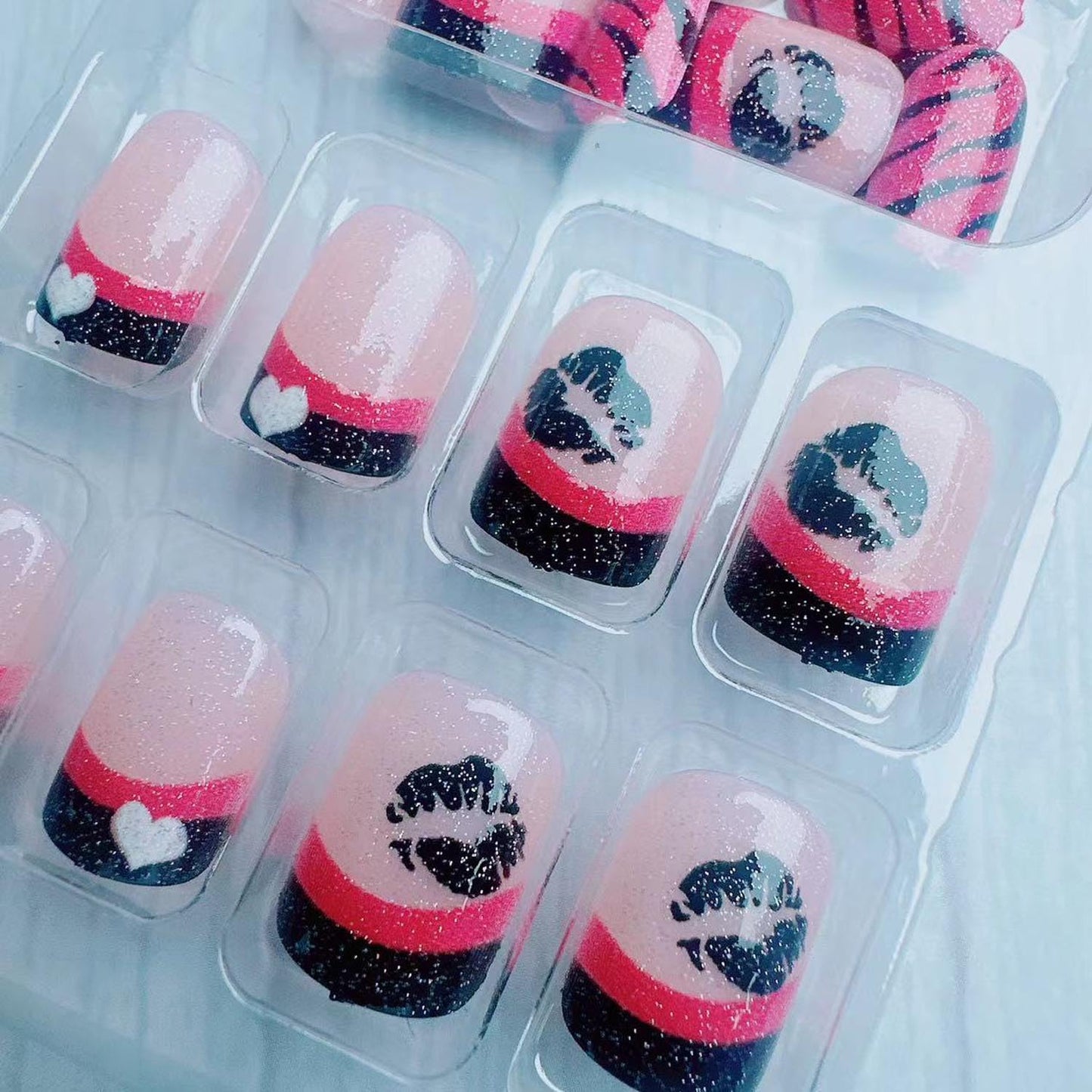 Valentine's Press on Nails French Love Short Fake Nails with Letter Lip Print Glitter Design Heart Nails Square Full Cover Artificial False Nails Glue on Nail Valentine Fashion Manicure for Women