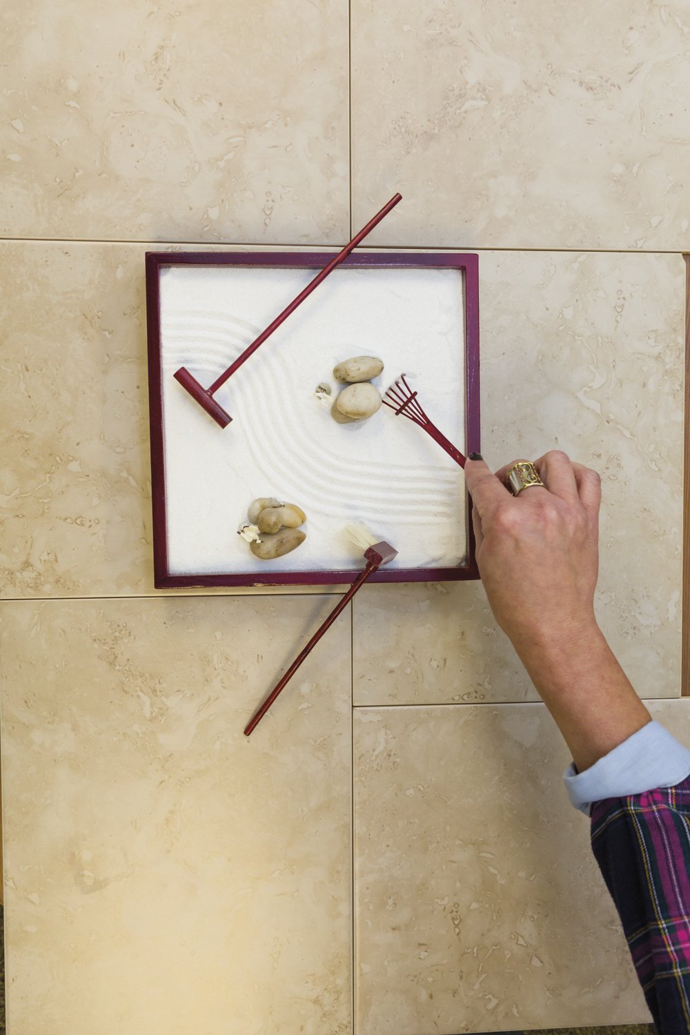 Toysmith: Deluxe Zen Garden, Desk Accessory, Version of the Traditional Japanese Meditative Garden in Miniature Size, For Home or Office Use