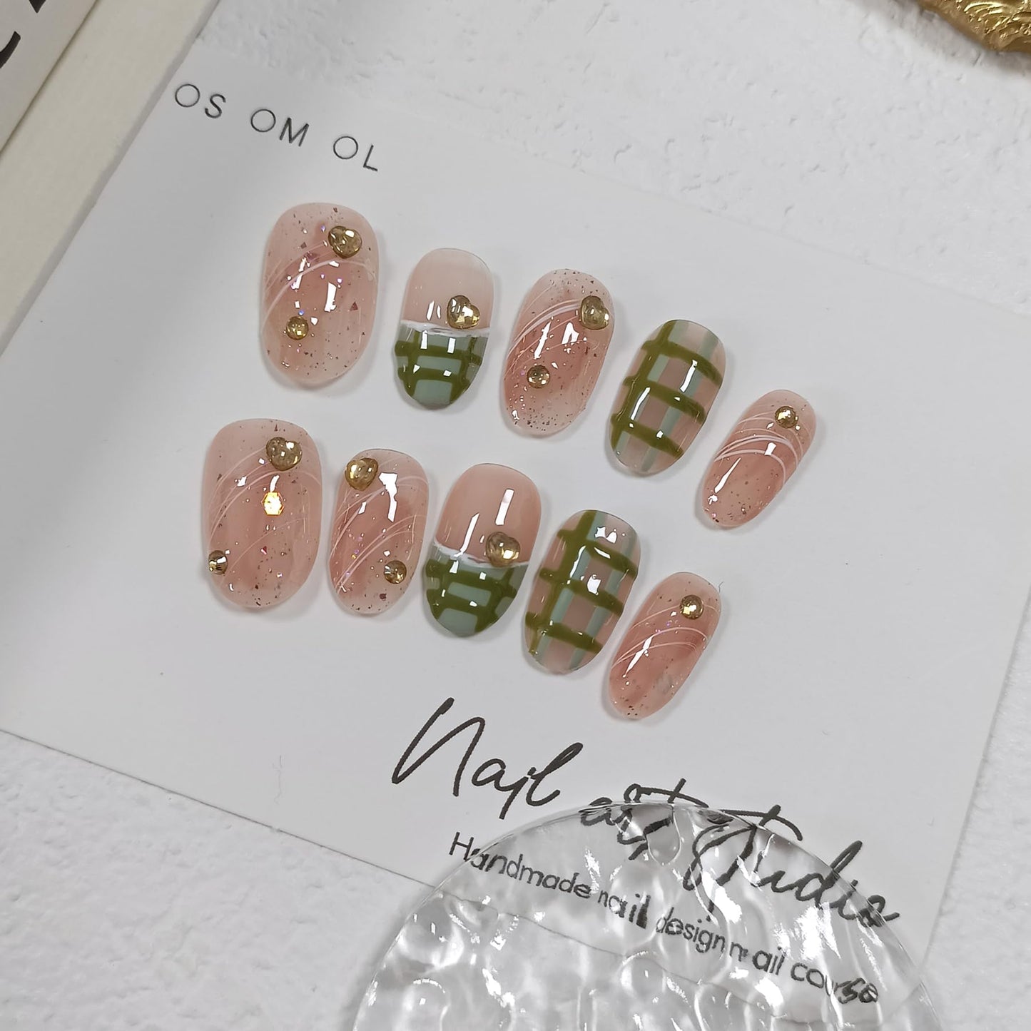 TENPAL French Tip Press on Nails Short Oval Cute Acrylic Pink Nails Press Ons Classic Checkered Grid Designs Fake Nails Reusable Full Cover Artificial Nails 10pcs Glue on Nails for Women Girls(XS)