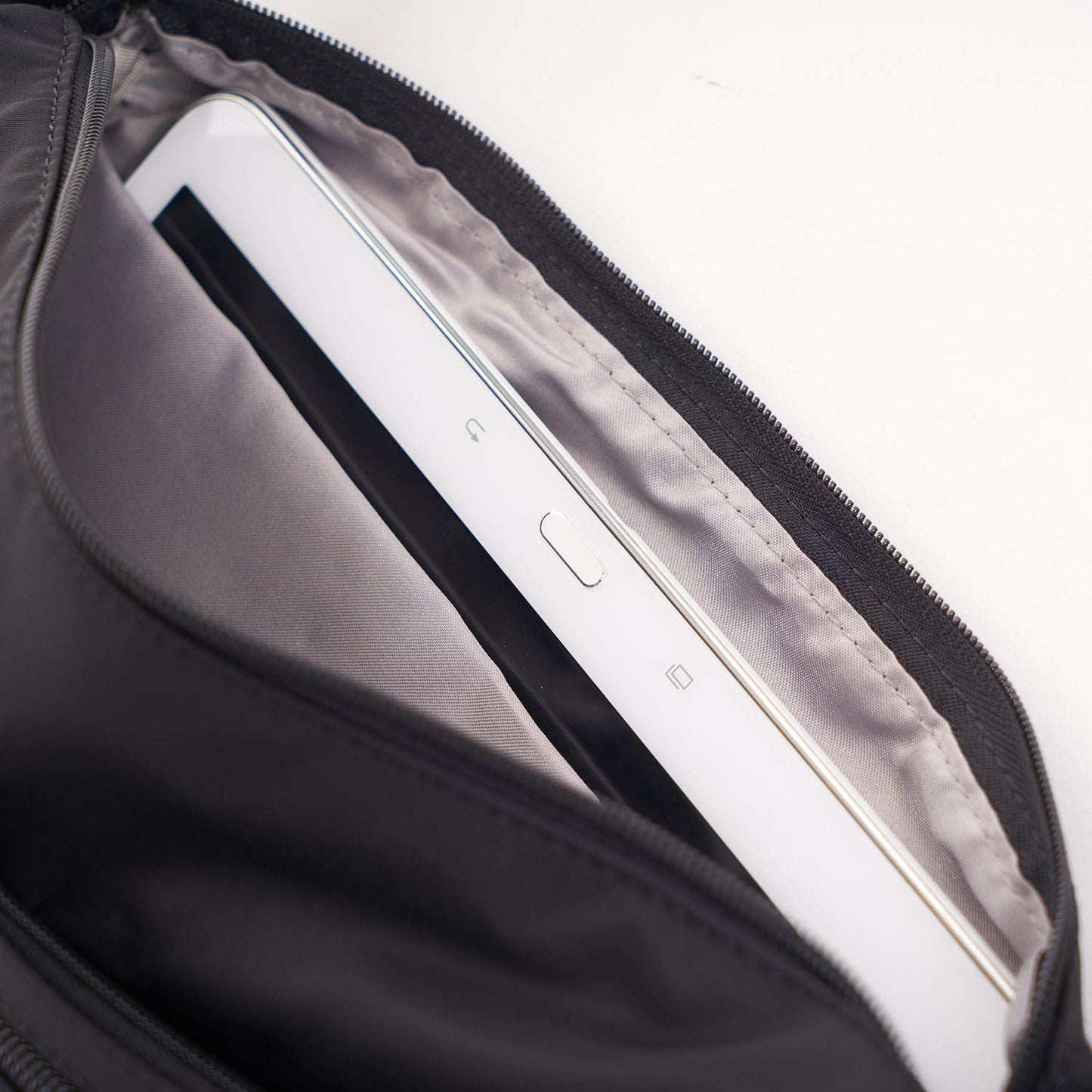 Hedgren Eye Medium Shoulder Bag, Black