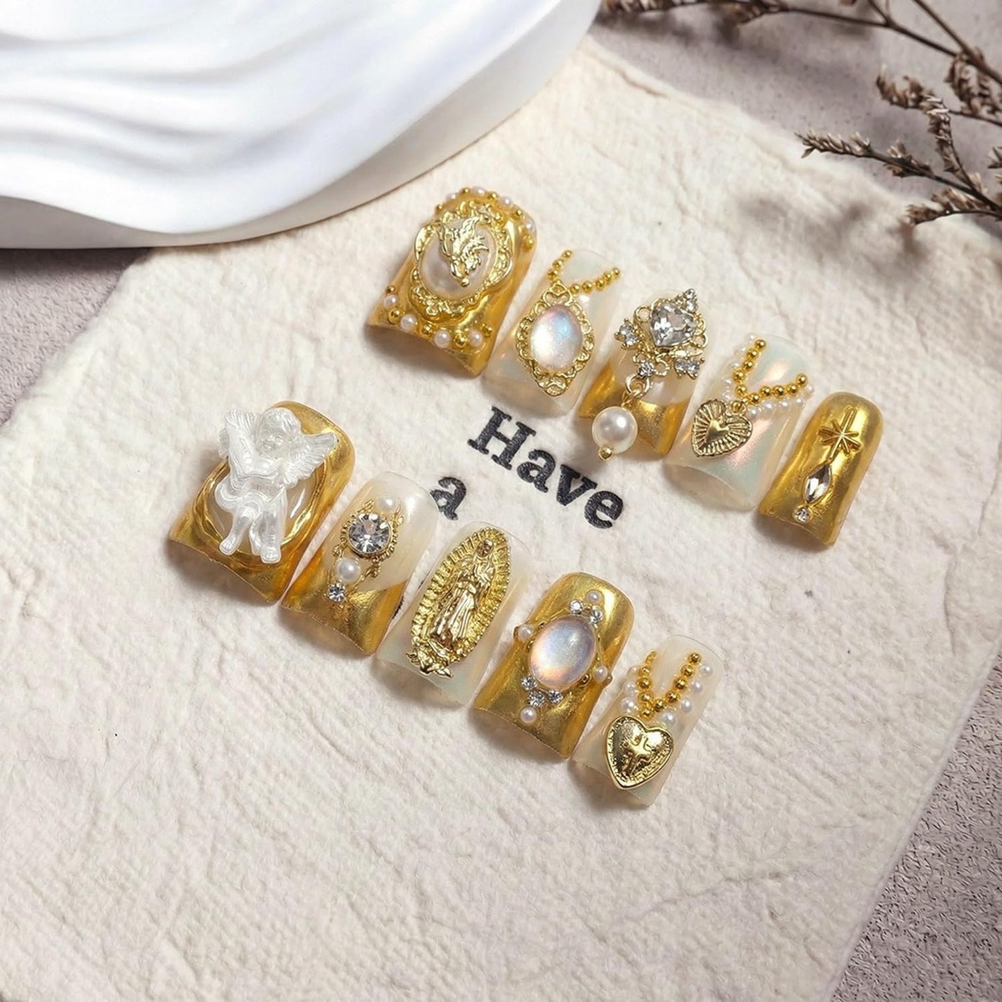10 Pcs Handmade Press on Nails Short Duck Fake Nails Flower Luxury 3D Charms Vintage Pearl & Rhinestone Design Golden French Stick on Nail Reusable Thick Muti-Layer Gel Acrylic Nails for Women（M)