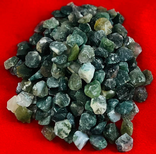 Indian Consigners Natural Crushed Polished Tumbled Gem Stone Chips, Decoration & Healing Crystals (Moss Agate)