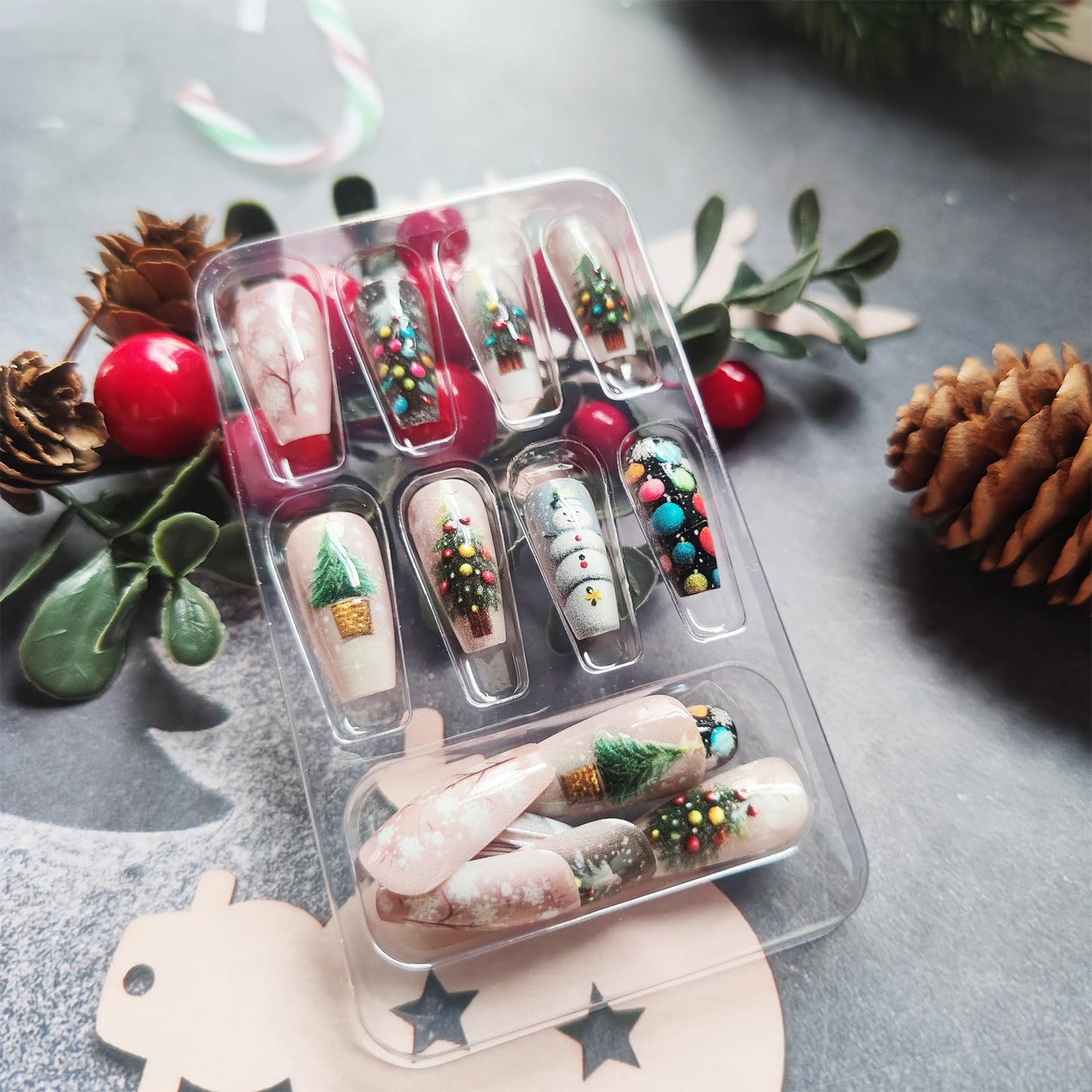 Christmas Press on Nails 24Pcs Glossy White Snowflake Acrylic Fake Nail Xmas Bell Medium Coffin False Nails Christmas Tree Stick on Fingernails Snowman Gel Glue on Nail for Women Xmas Gift