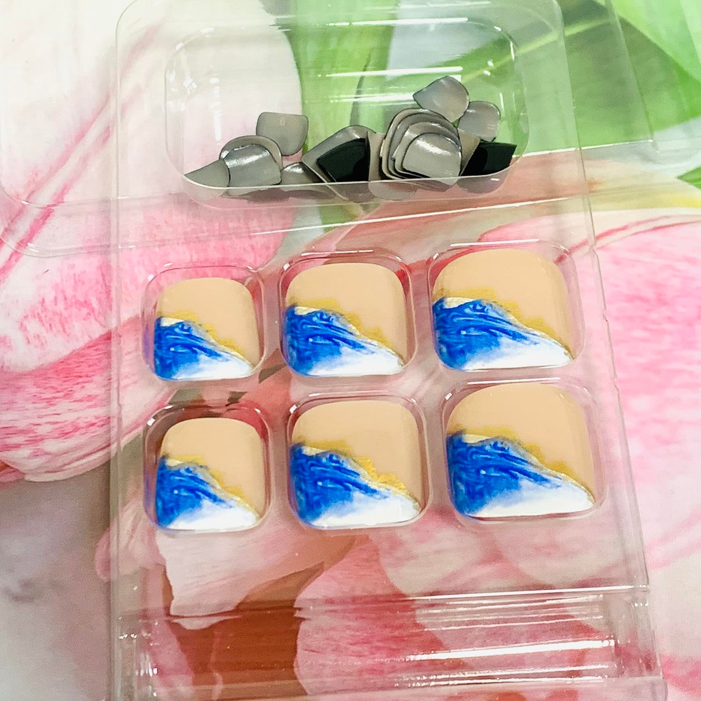 Vezocim Press on Toenails with Blue Ocean Designs, 24Pcs Black Artificial Short Fake Nails for Toe, Glossy Full Cover Feet Acrylic False Nails Press ons Toenails with Charm for Women Girls