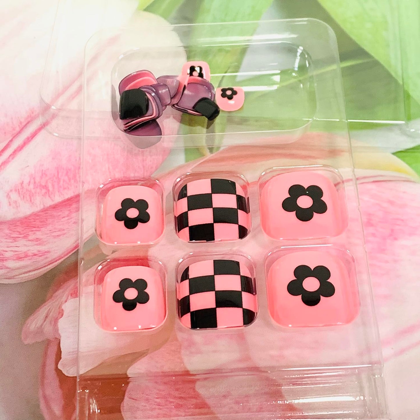 Vezocim Artificial Fake Toenails Sets, 24Pcs Pink Black Press on Toenails with Plaids and Flower Designs, Glossy Full Cover Acrylic False Nails for Toe Press ons Toenails with Charm for Women